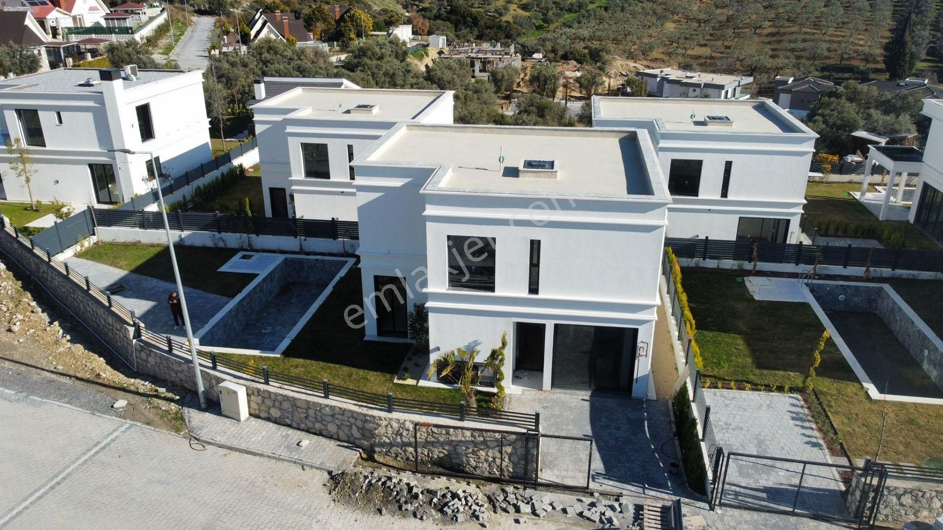 Kuşadası Ege Mahallesinde Müstakil Havuzlu 4+1 Villa! - Görsel 2