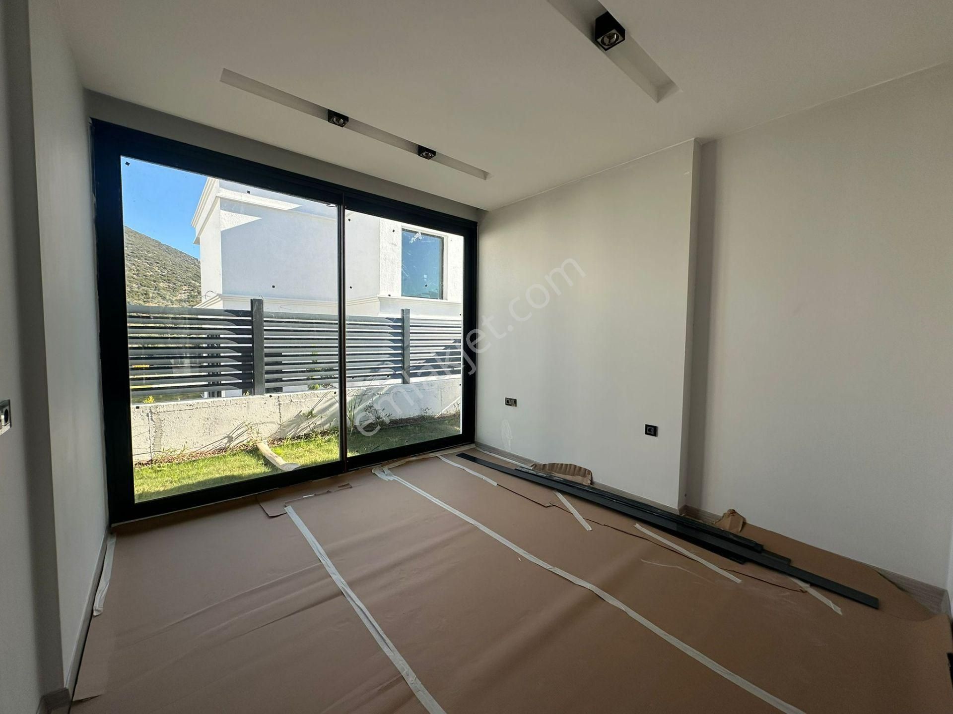 Kuşadası Ege Mahallesinde Müstakil Havuzlu 4+1 Villa! - Görsel 33