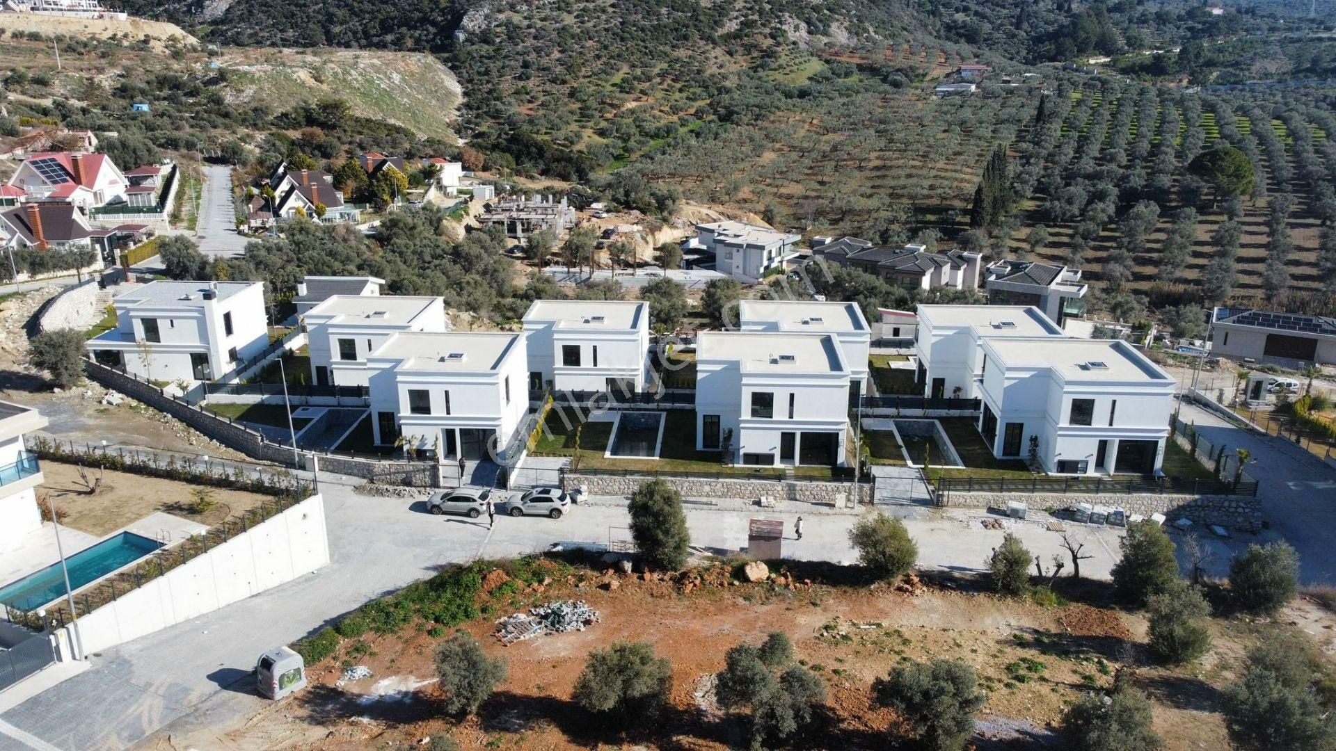 Kuşadası Ege Mahallesinde Müstakil Havuzlu 4+1 Villa! - Görsel 3