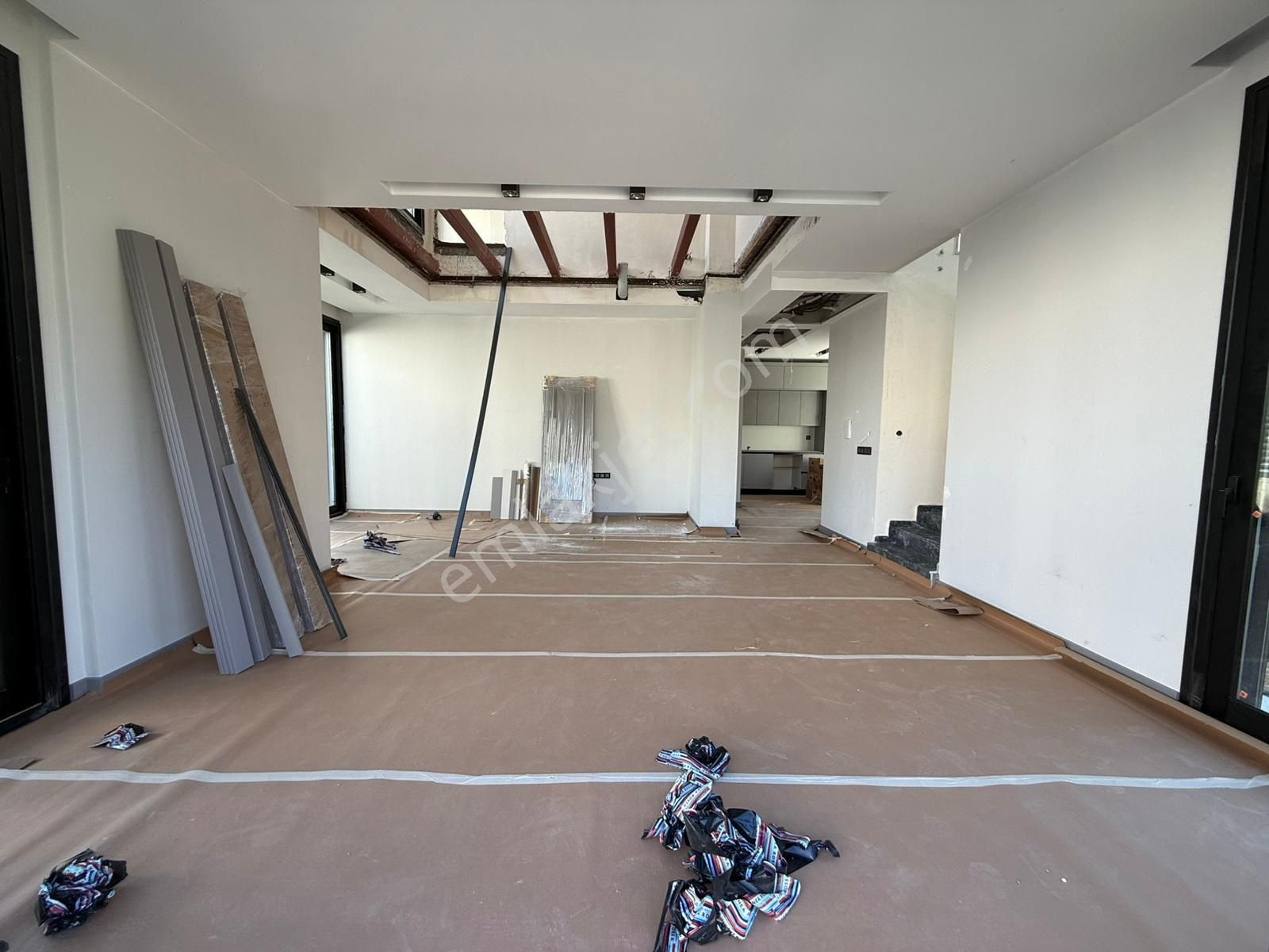 Kuşadası Ege Mahallesinde Müstakil Havuzlu 4+1 Villa! - Görsel 9