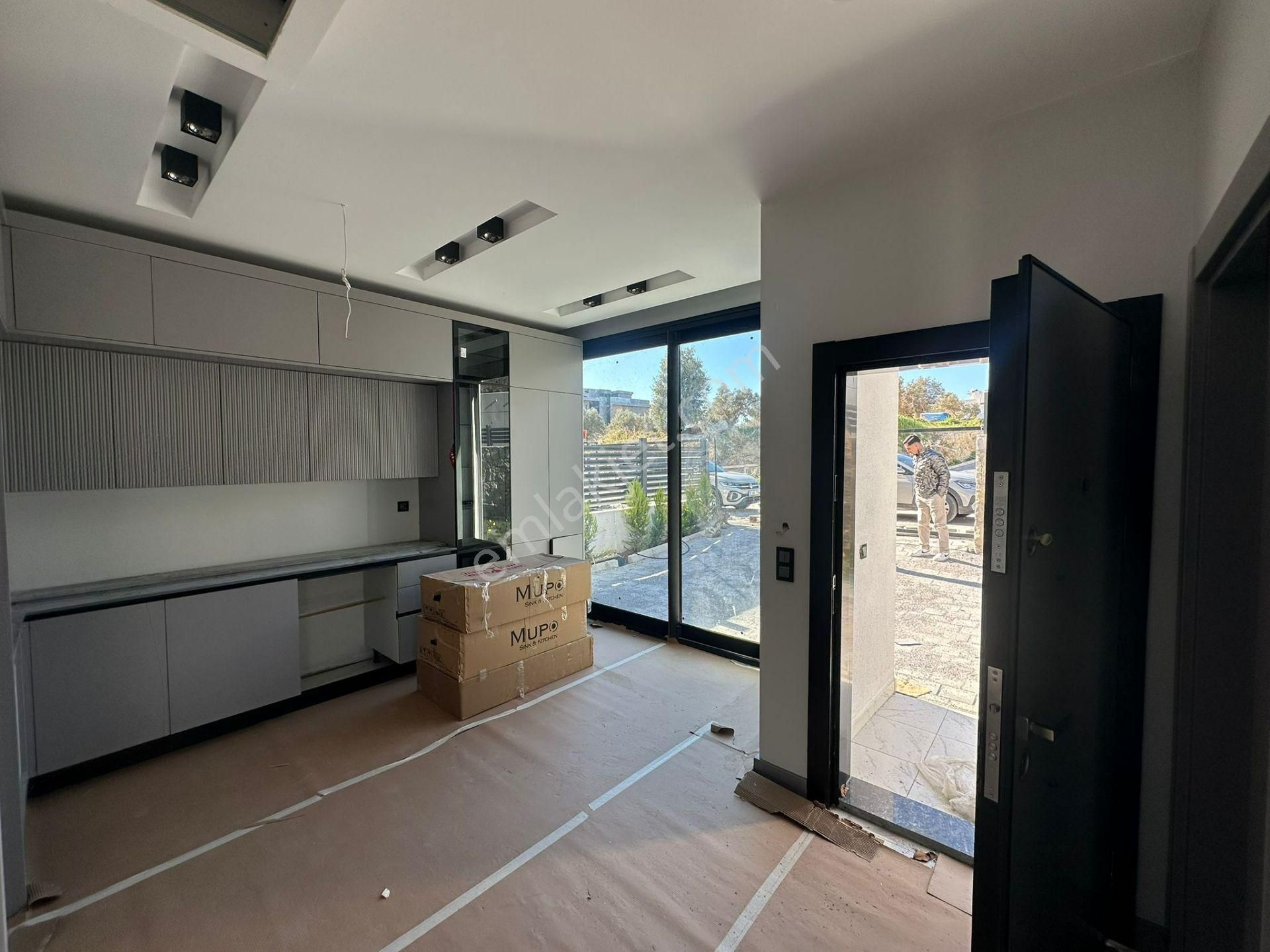 Kuşadası Ege Mahallesinde Müstakil Havuzlu 4+1 Villa! - Görsel 6