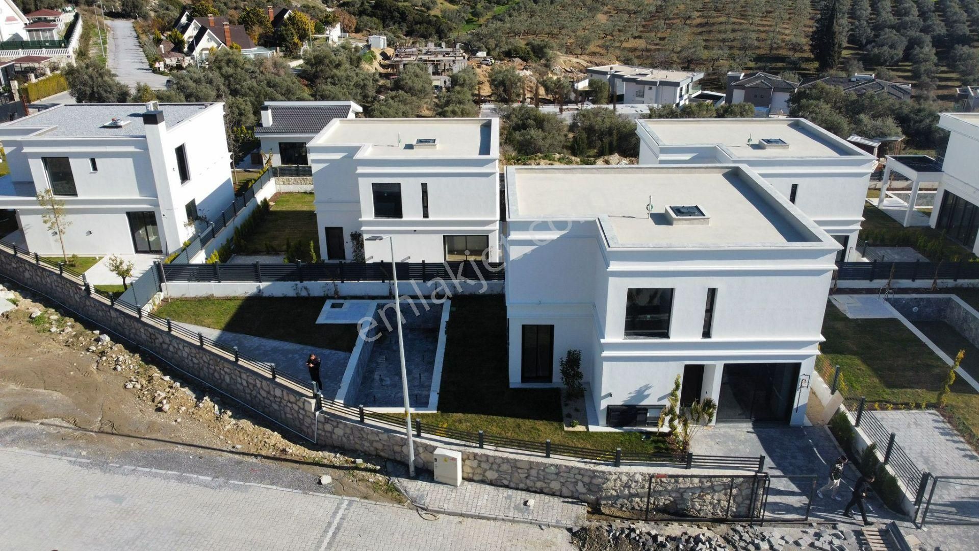 Kuşadası Ege Mahallesinde Müstakil Havuzlu 4+1 Villa! - Görsel 24