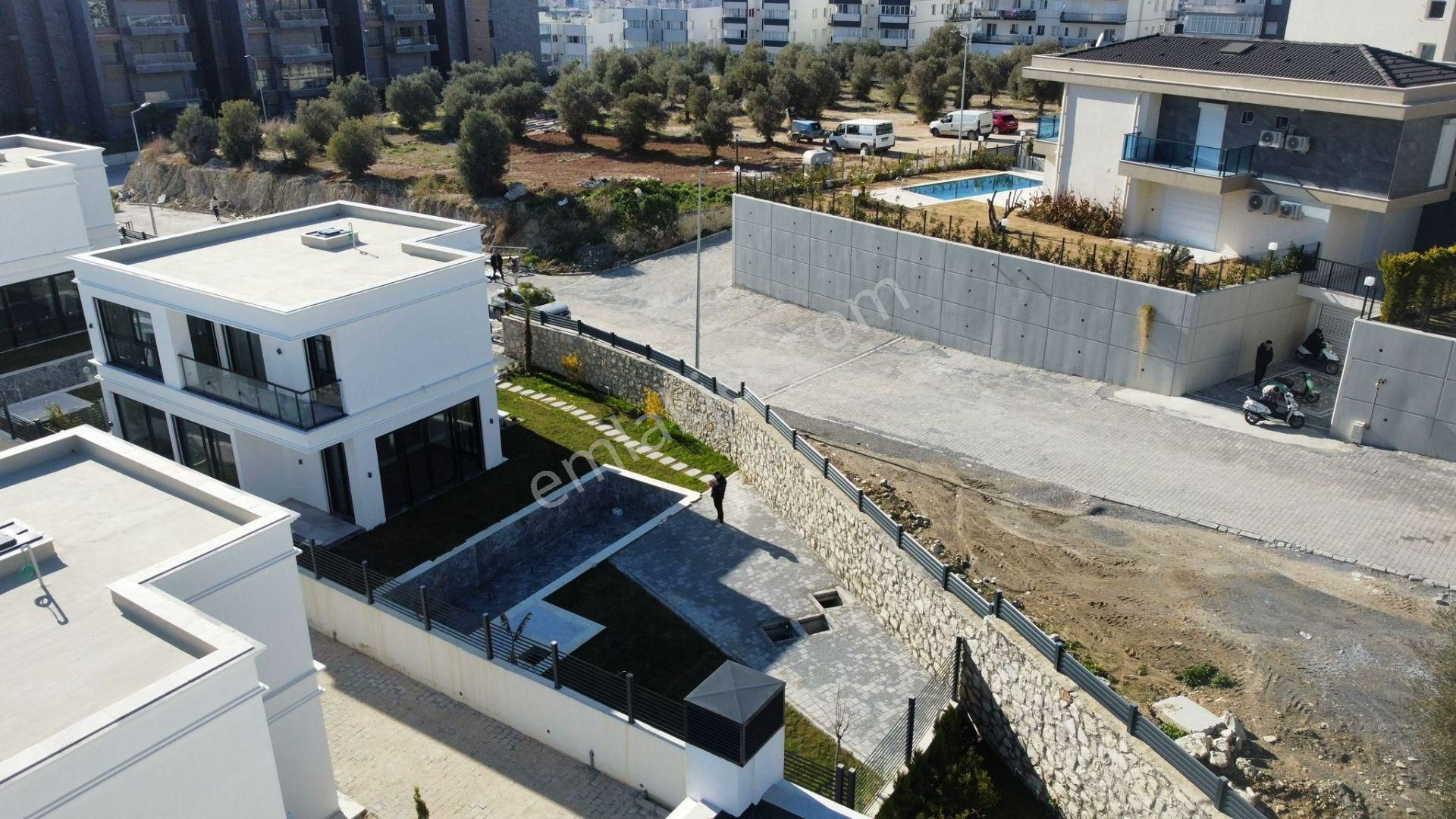 Kuşadası Ege Mahallesinde Müstakil Havuzlu 4+1 Villa! - Görsel 25