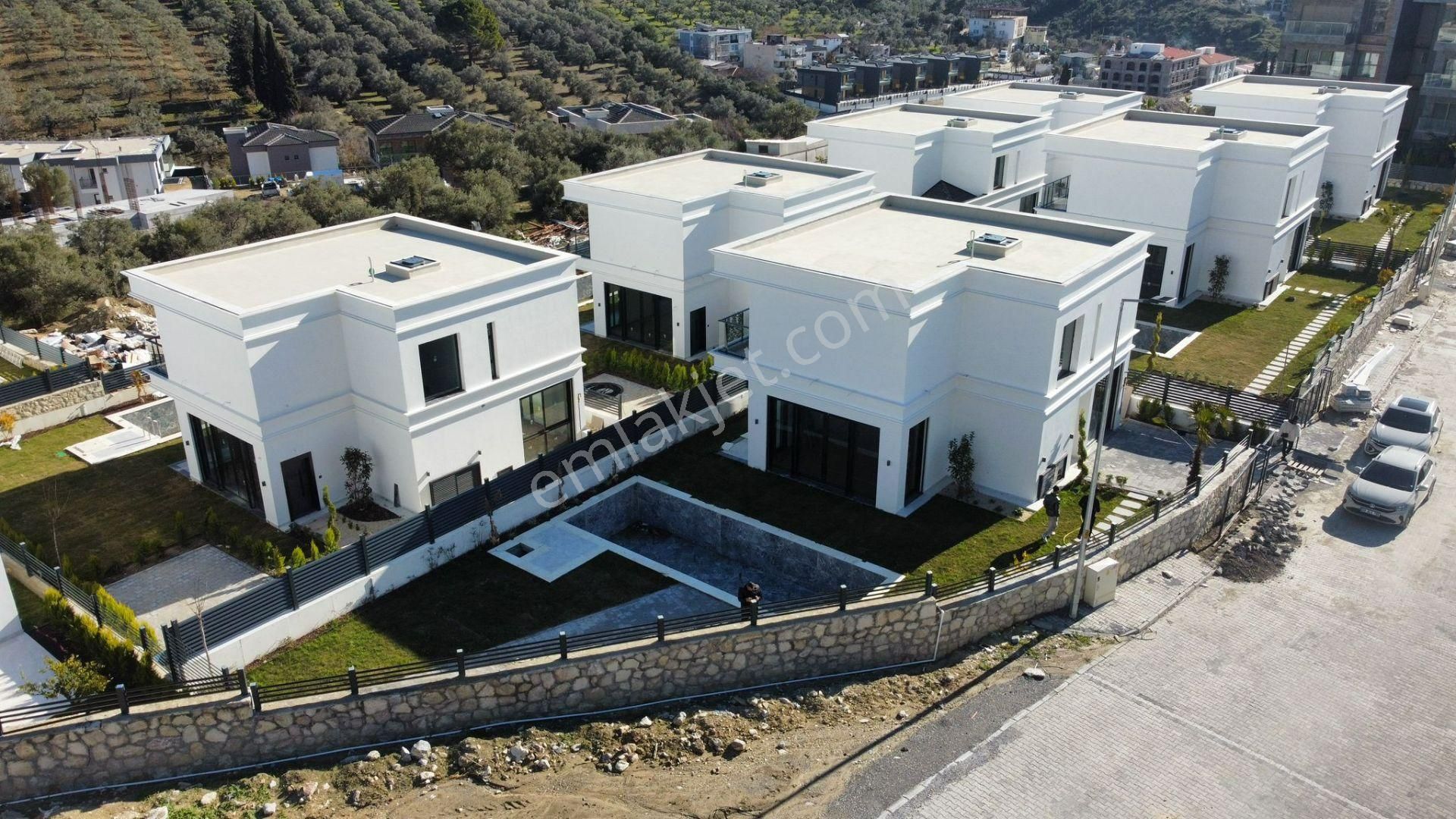 Kuşadası Ege Mahallesinde Müstakil Havuzlu 4+1 Villa! - Görsel 7