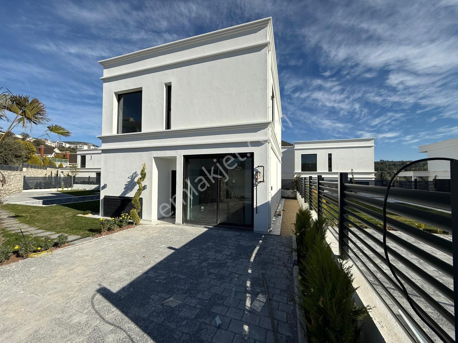 Kuşadası Ege Mahallesinde Müstakil Havuzlu 4+1 Villa! - Görsel 15