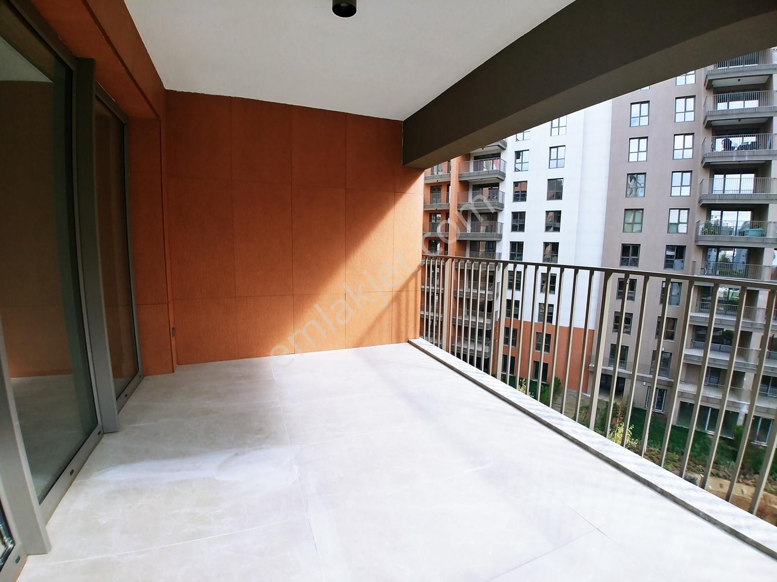 Adress Life Olgun'dan Sinpaş Koru Aura'da Ara Katta Büyük Balkon - Görsel 12
