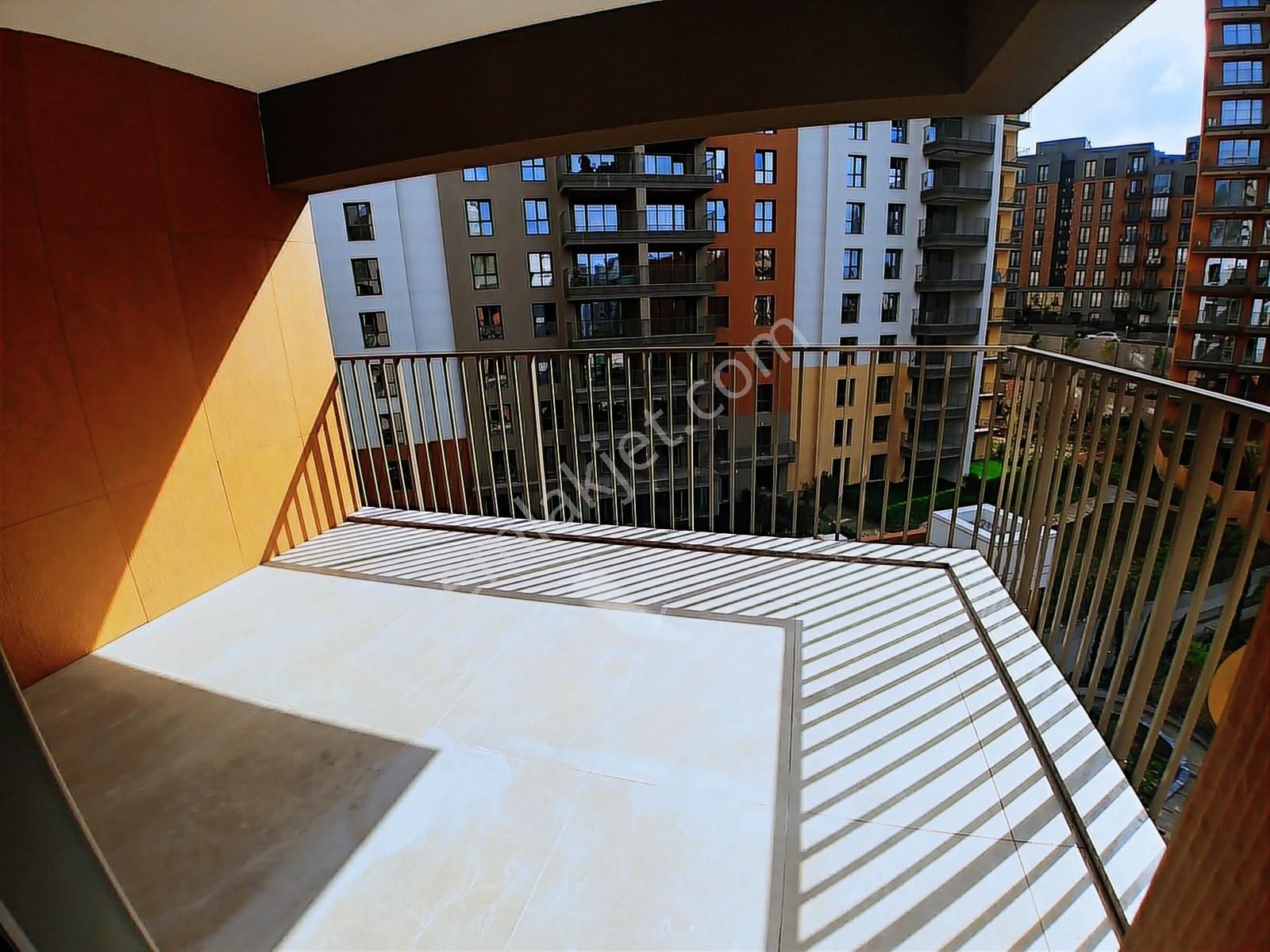 Adress Life Olgun'dan Sinpaş Koru Aura'da Ara Katta Büyük Balkon - Görsel 22