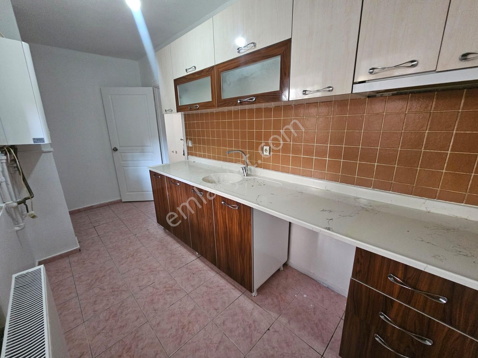 Karapürçek'te Merkezi Konumda Kilerli Masrafsız 2+1 Satılık Daire !! - Görsel 6