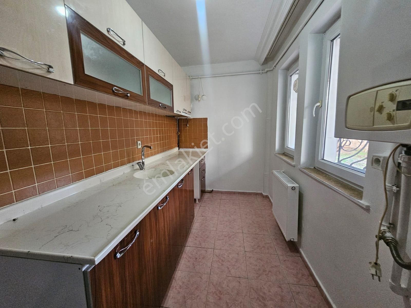 Karapürçek'te Merkezi Konumda Kilerli Masrafsız 2+1 Satılık Daire !! - Görsel 2