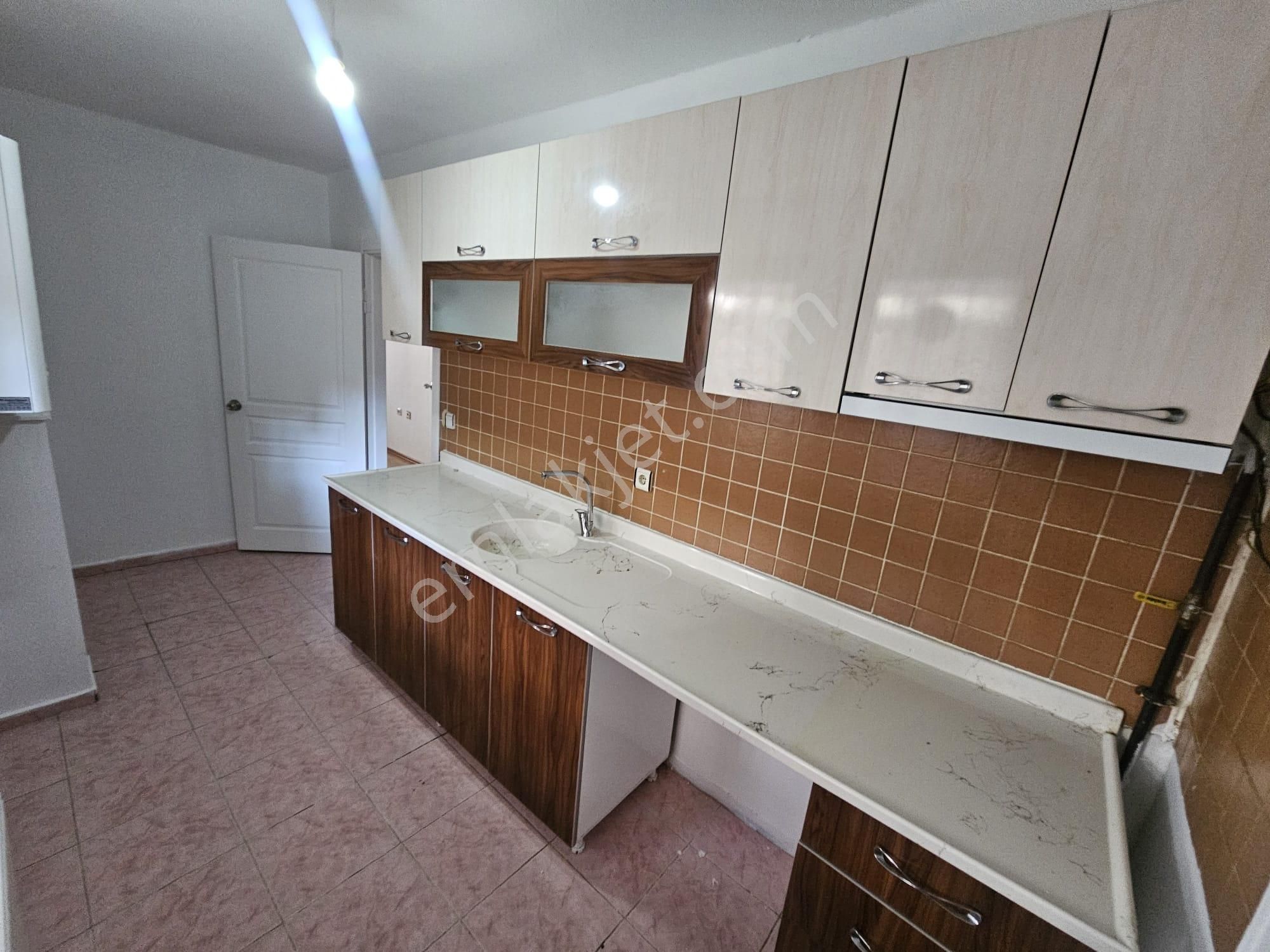 Karapürçek'te Merkezi Konumda Kilerli Masrafsız 2+1 Satılık Daire !! - Görsel 7