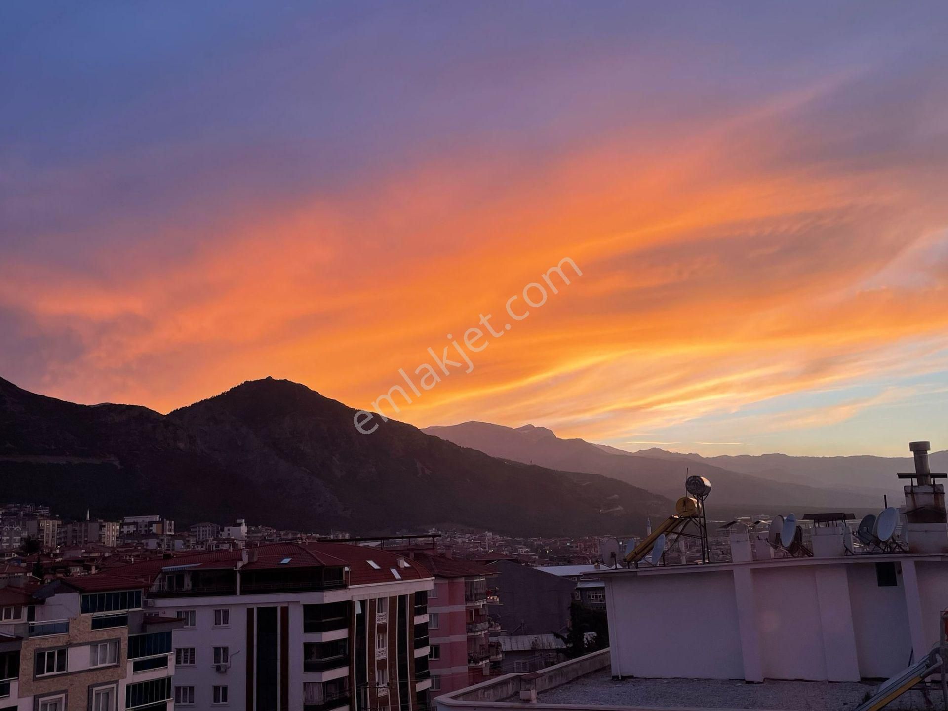 Zümrüt Mah.de Depozitosuz Muhteşem Manzaralı 2+1 Geniş Teraslı Kiralık Çatı Katı