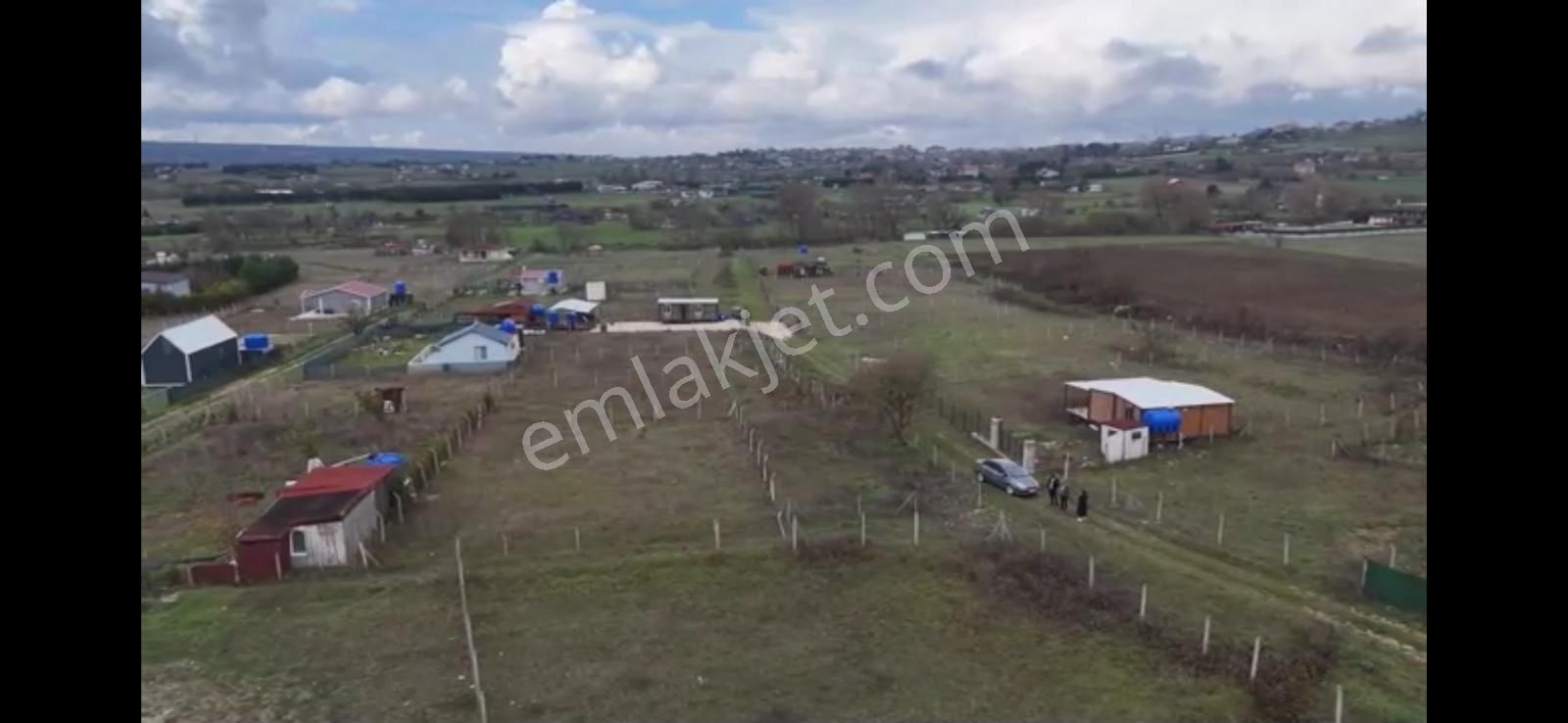 Binkılıç Mahallesinde Yola Cephe 283 M² Çevrili Yapılaşma İçinde