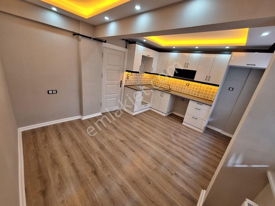 Metrobüse Yürüme Mesafesinde Bölgenin En Uygun 2+1 Bahçe Kat Fırsat Daire.. - Görsel 2