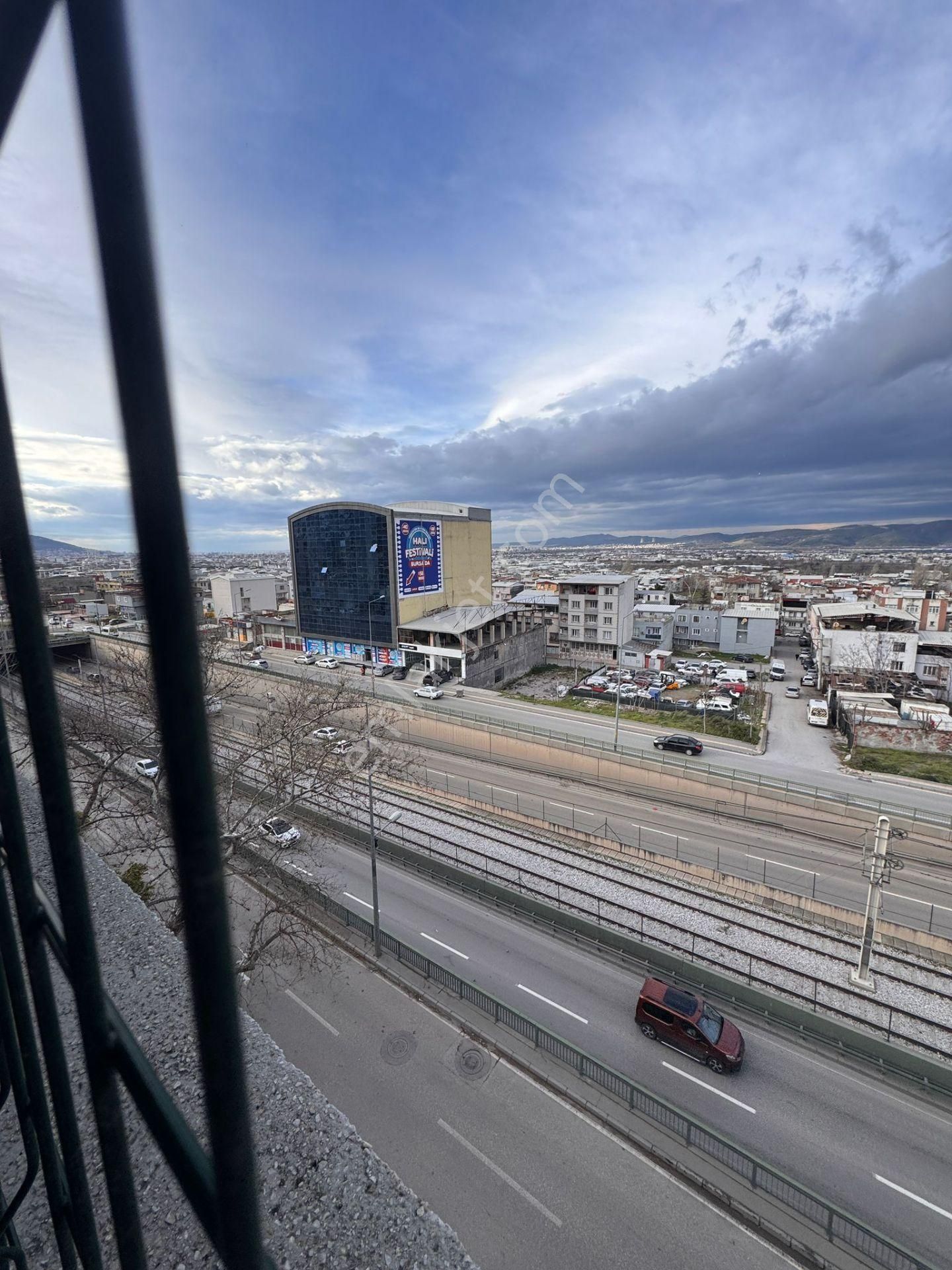 Yiğitler Mahallesinde 1+1 Geniş Teraslı Kiralık Daire - Görsel 2