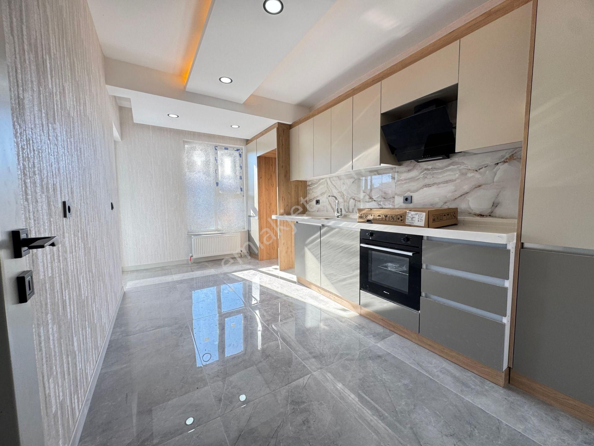 Yenikent 29 Ekim Mh.de Göz Kamaştırıcı İşçiliği İle Satılık 3+1 Daire - Görsel 4