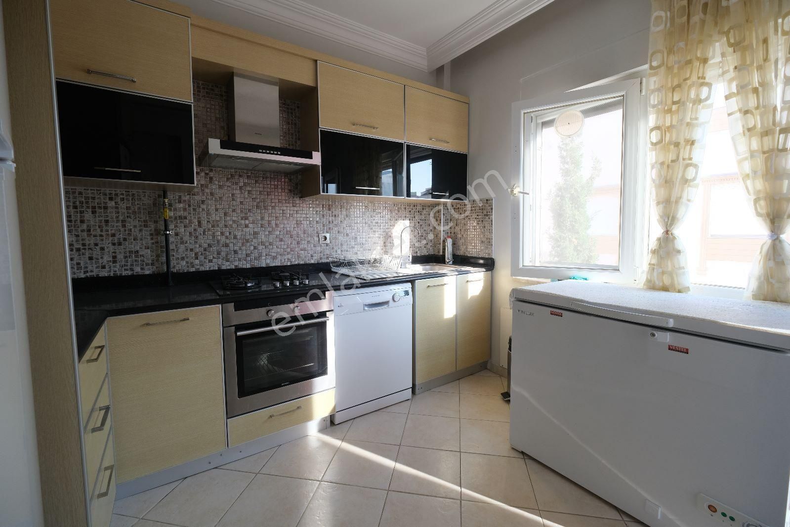 Liman’da Denize 650 Mt . 5+2 Şömineli . Full Eşyalı . Havuzlu . Kapalı Teraslı Özel Dubleks - Görsel 18