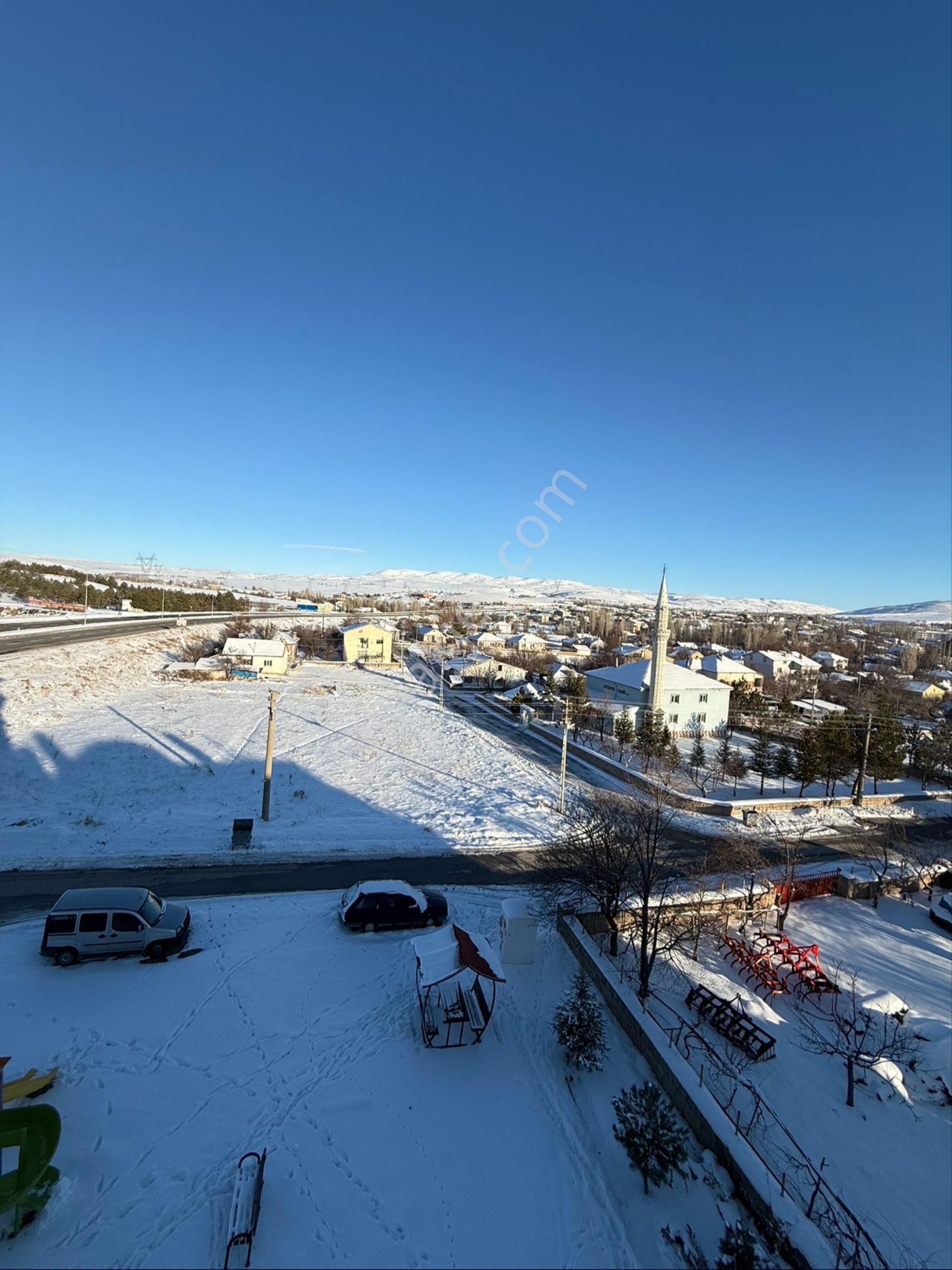 Bünyan Cumhuriyet Mahallesinde Kombili Güney Cepheli Daire