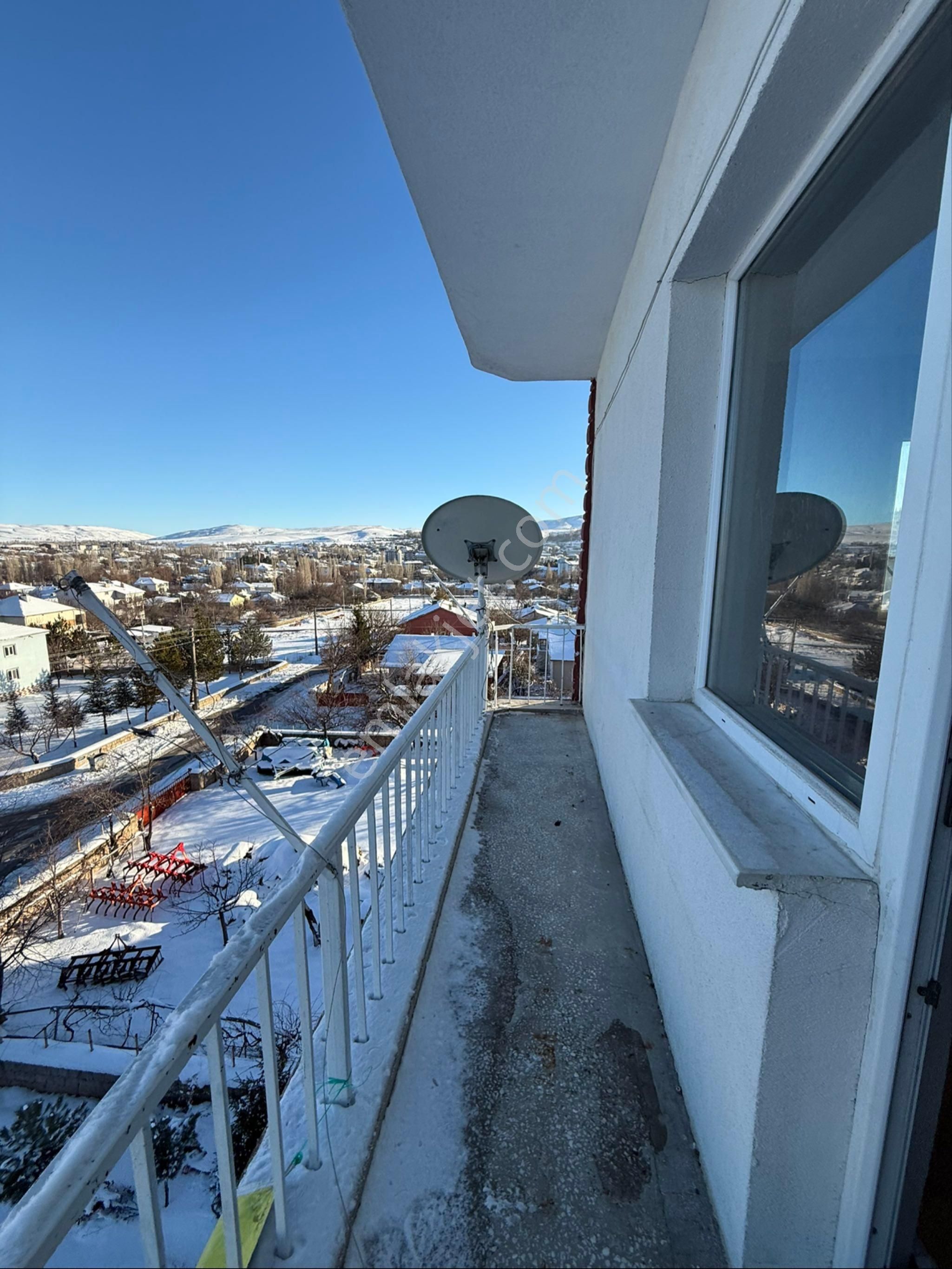 Bünyan Cumhuriyet Mahallesinde Kombili Güney Cepheli Daire - Görsel 7