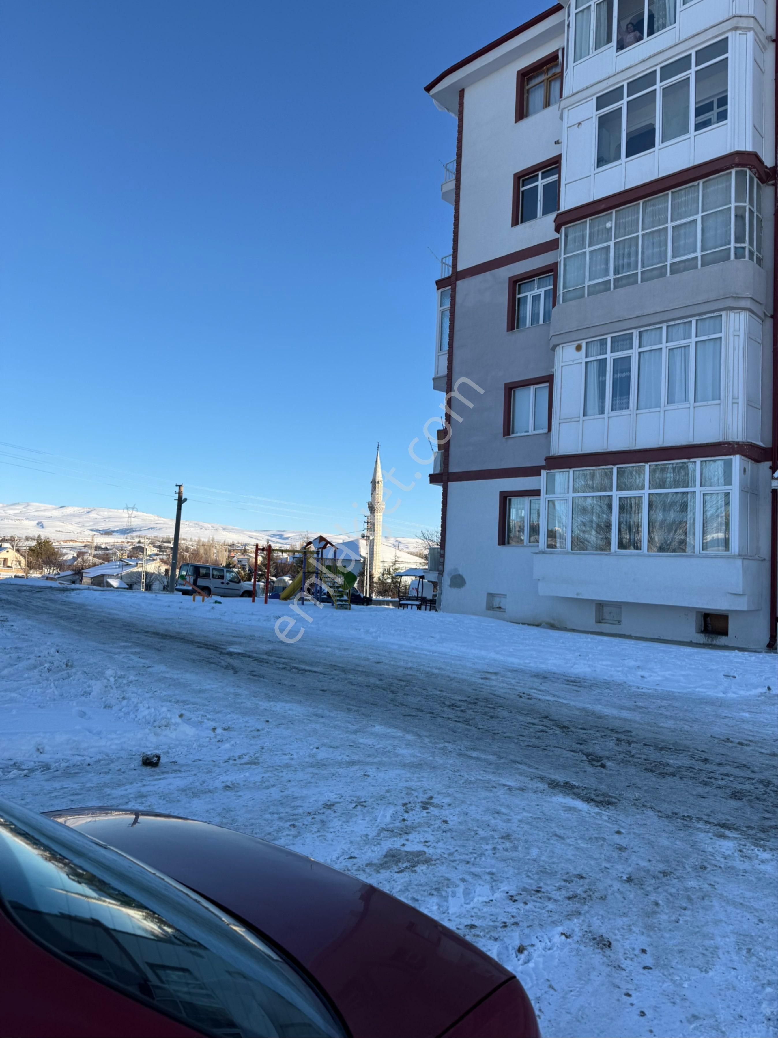 Bünyan Cumhuriyet Mahallesinde Kombili Güney Cepheli Daire - Görsel 3