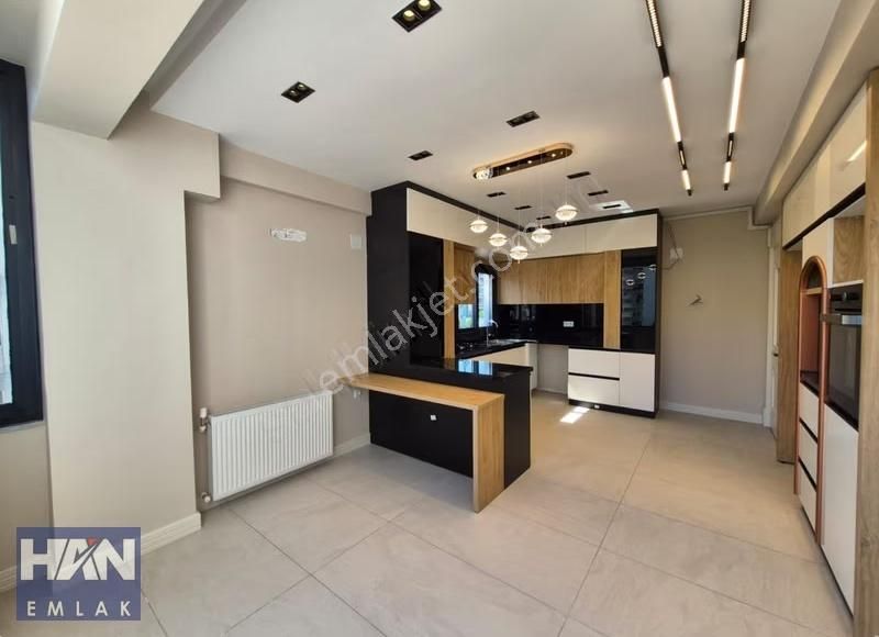 Han Emlak'tan Göz Dolduran Mimarisi İle Bağımsız Mutfaklı 2+1 - Görsel 13