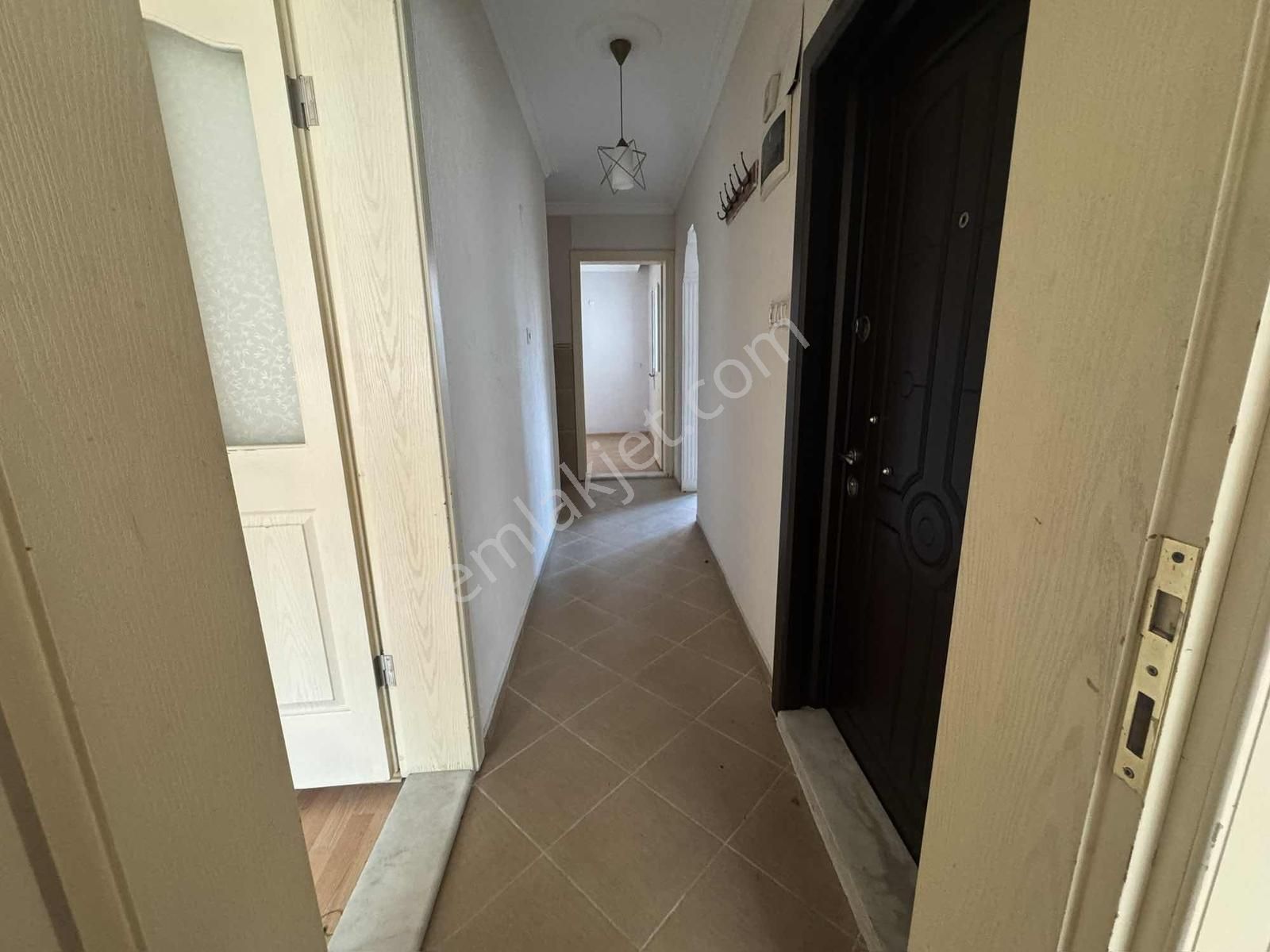 Bornova Yeşilova Mahallesinde 2+1 Kiralık Daire - Görsel 4