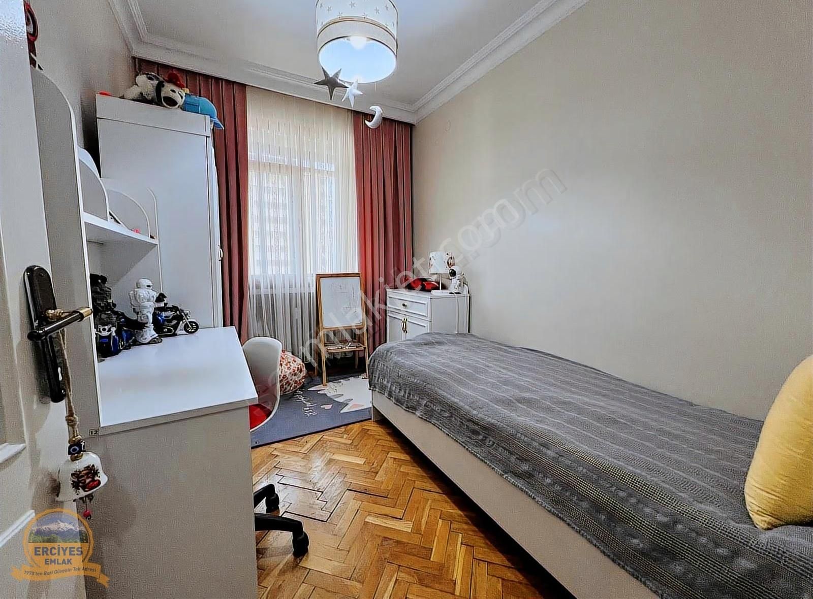 Erciyes'den Erenköy'de Ethemefendi Cad. Yakın Geniş 3+1 Balkonlu - Görsel 15