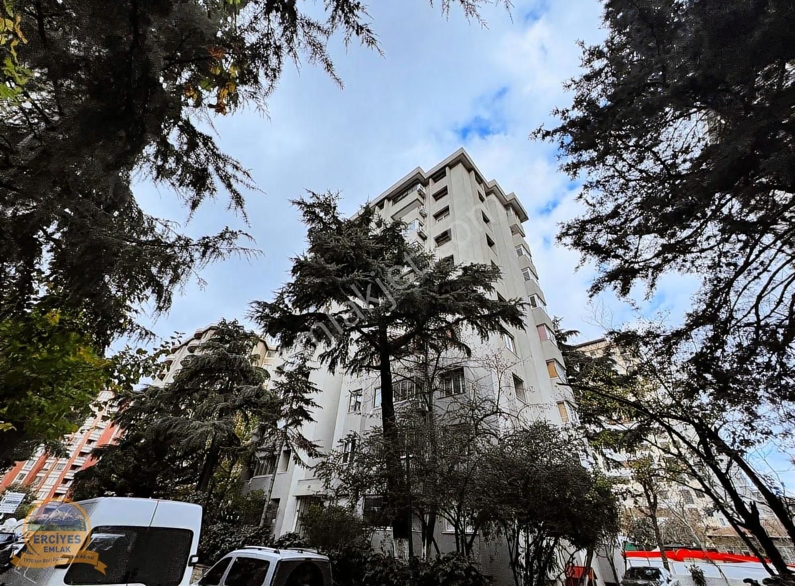 Erciyes'den Erenköy'de Ethemefendi Cad. Yakın Geniş 3+1 Balkonlu