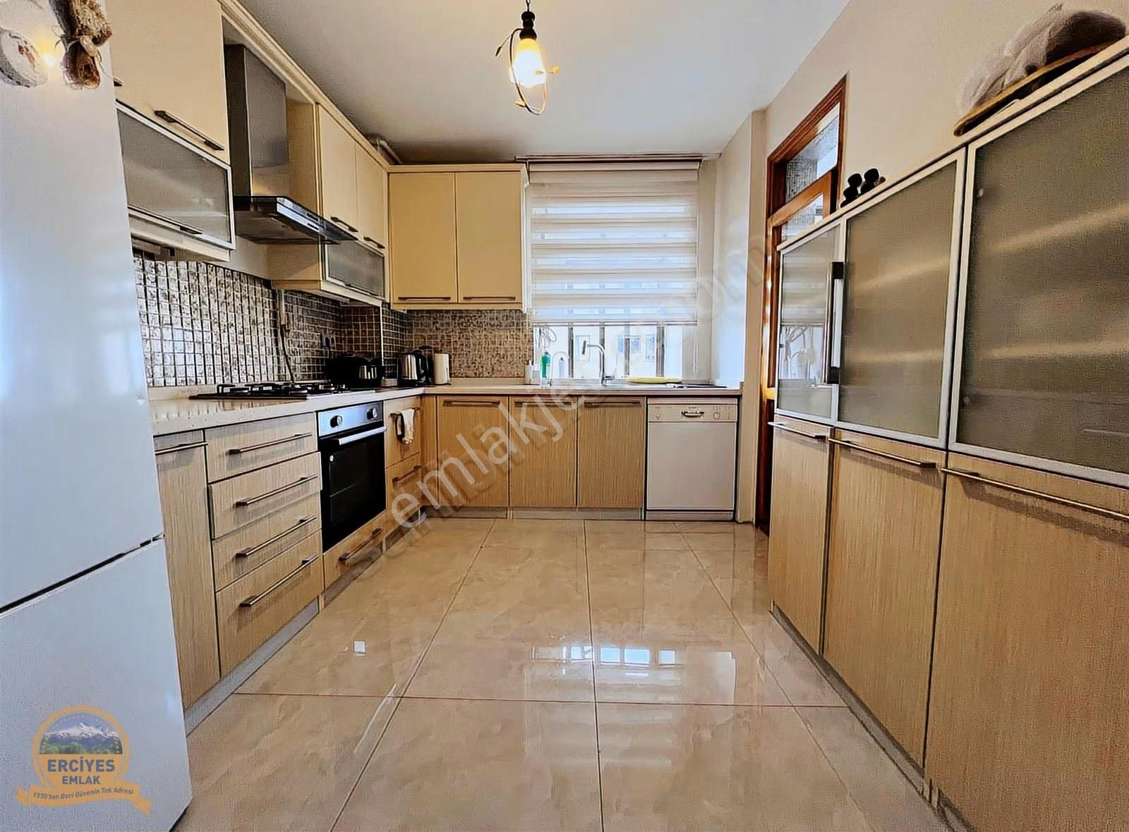 Erciyes'den Erenköy'de Ethemefendi Cad. Yakın Geniş 3+1 Balkonlu - Görsel 24