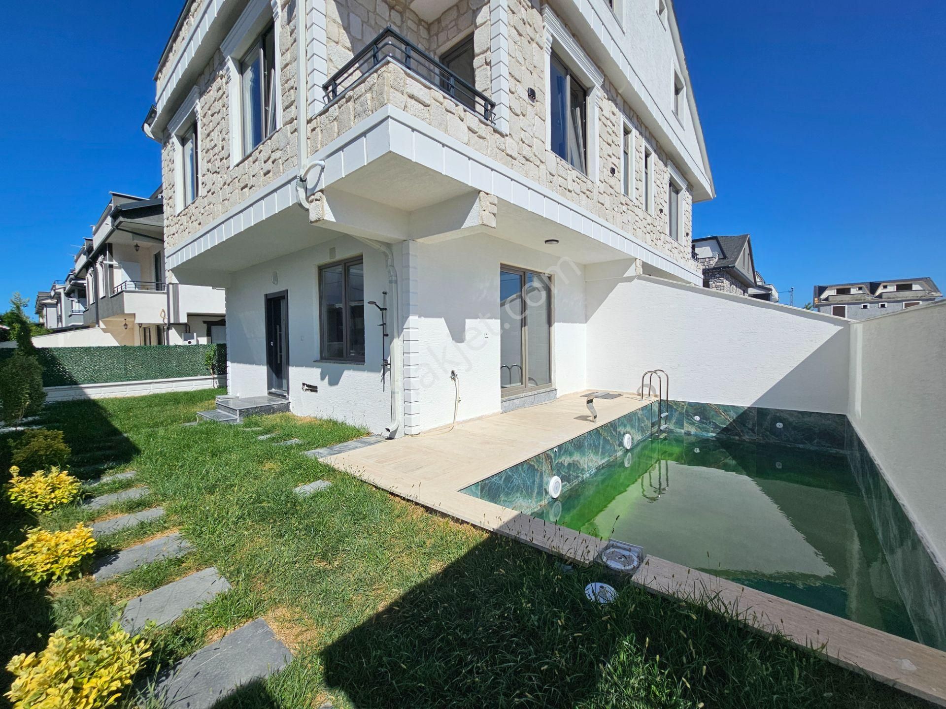 Sakarya Kocaali De 4+1 Müstakil Havuzlu, Geniş Bahçeli Satılık Lüks Villa - Görsel 3