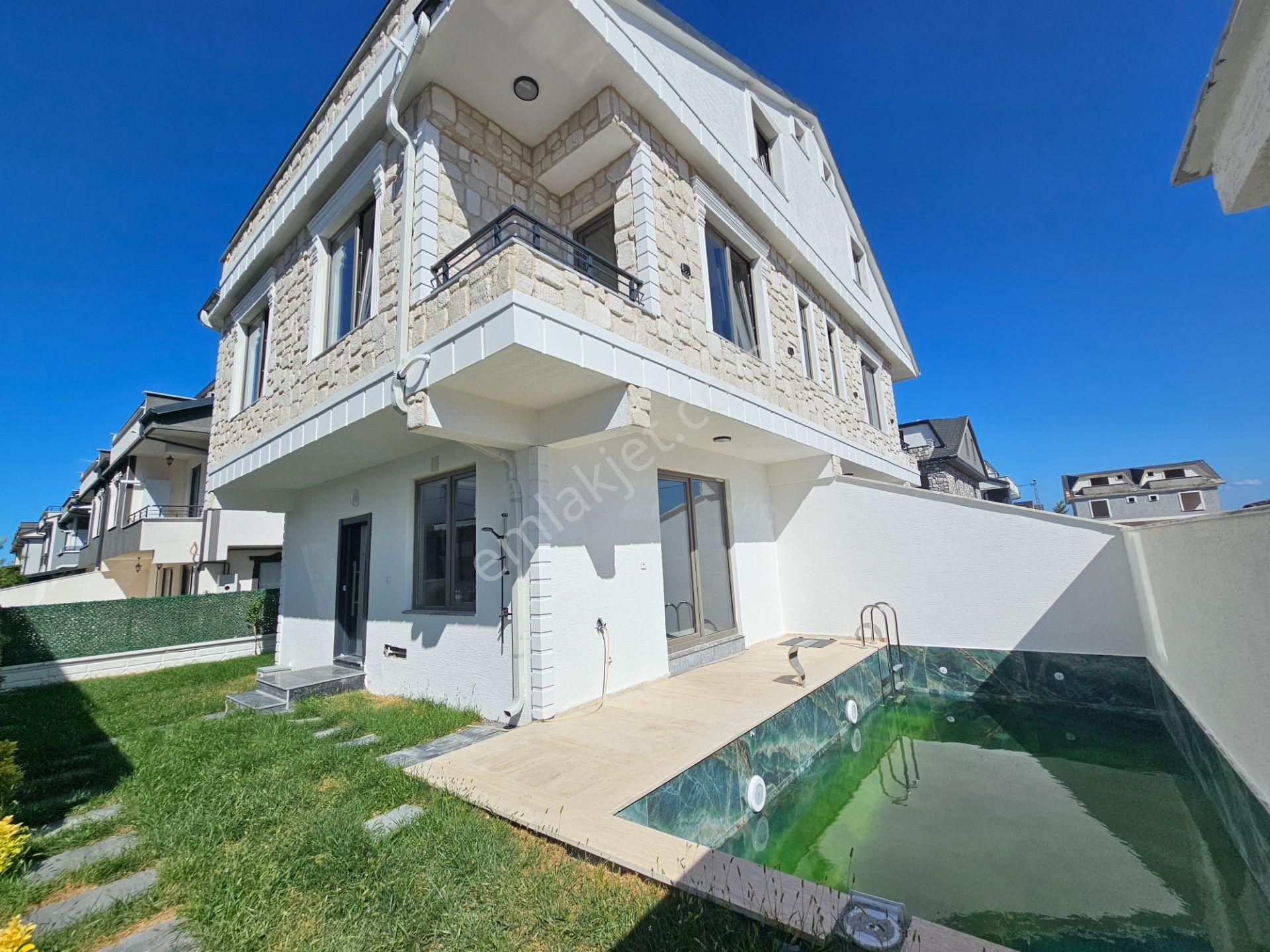 Sakarya Kocaali De 4+1 Müstakil Havuzlu, Geniş Bahçeli Satılık Lüks Villa - Görsel 4