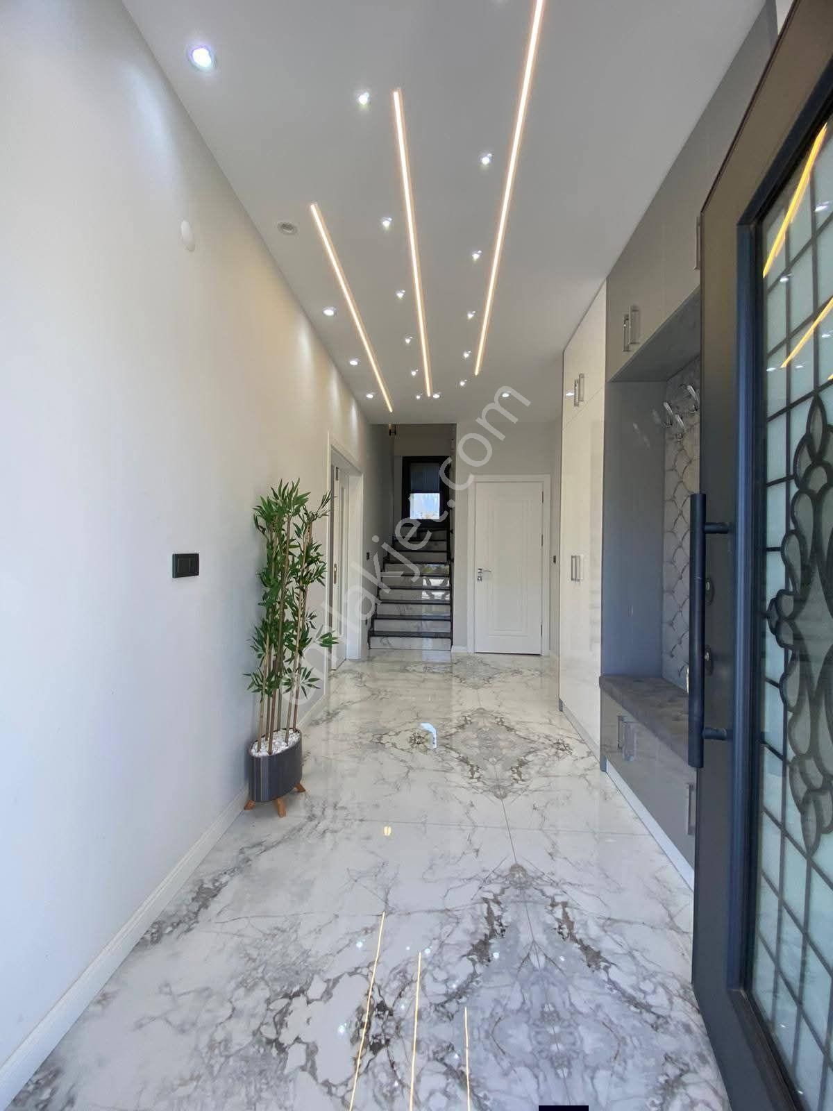 Akbükde Tam Müstakil Full Eşyalı 4+1 Havuzlu Villa - Görsel 14