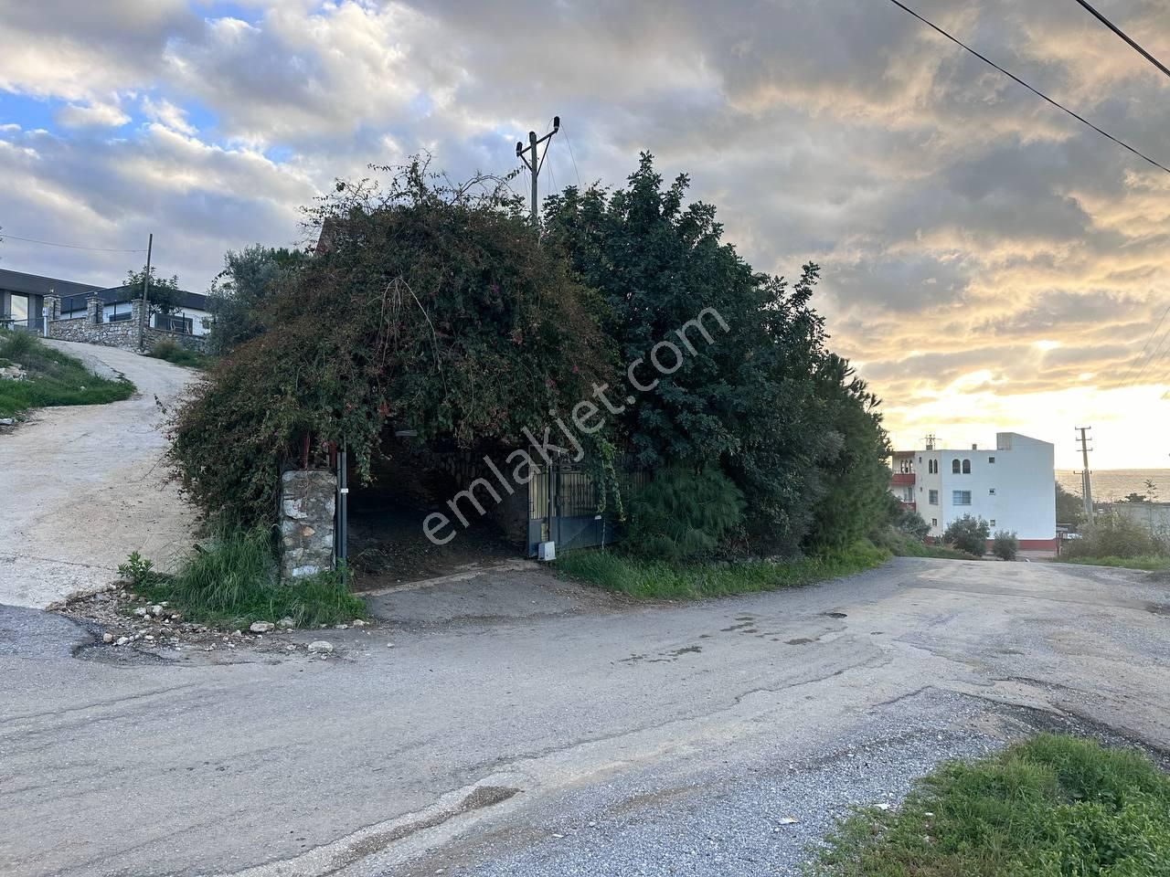 Yeşilöz'de 850 M2 Bahçeli Müstakil 3 Katlı Ev-deniz Manzaralı - Görsel 3