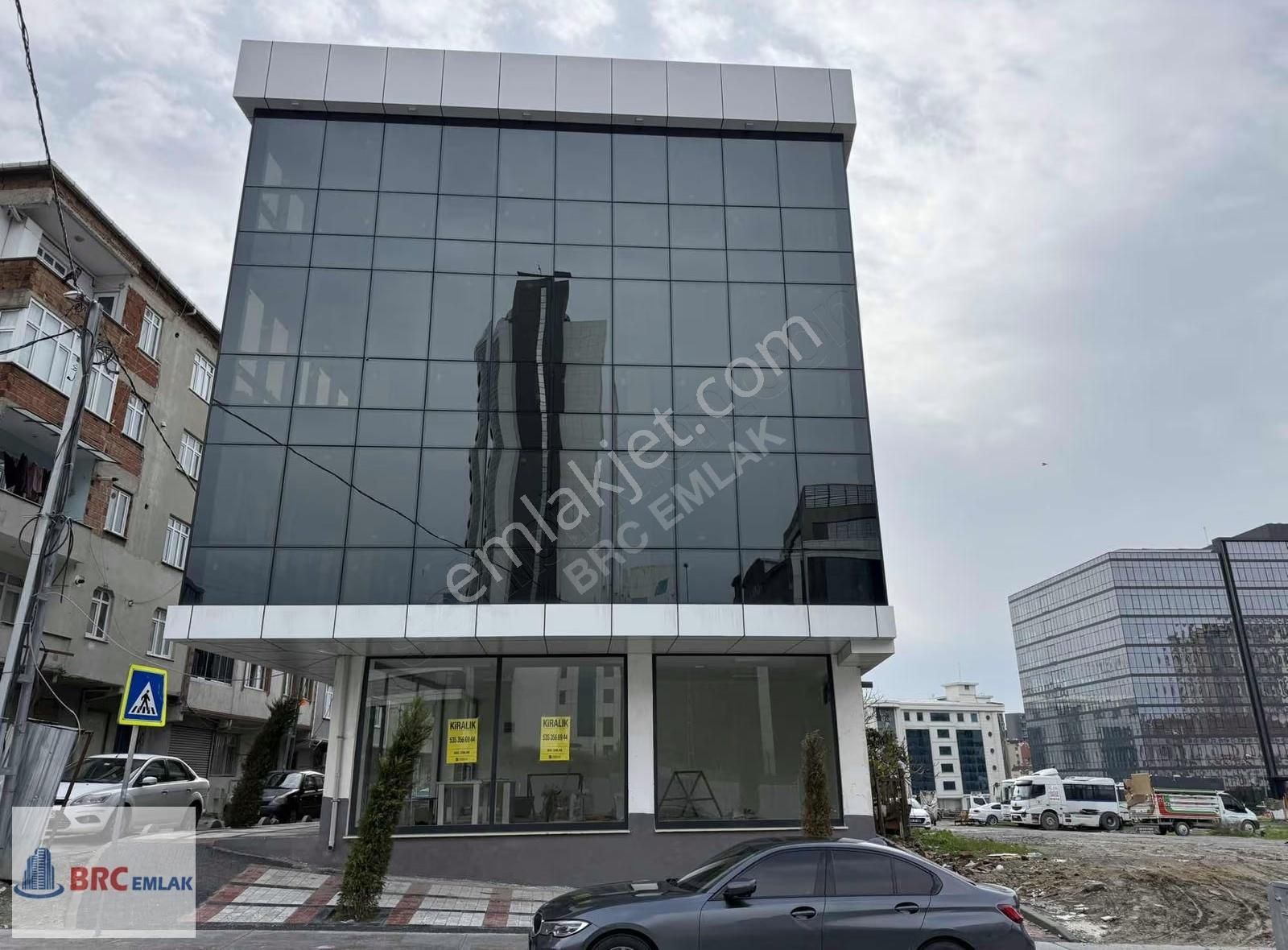 Bağcılar Mahmutbey Ordu Caddesin Komple Sıfır Kiralık Köşe Bina - Görsel 19