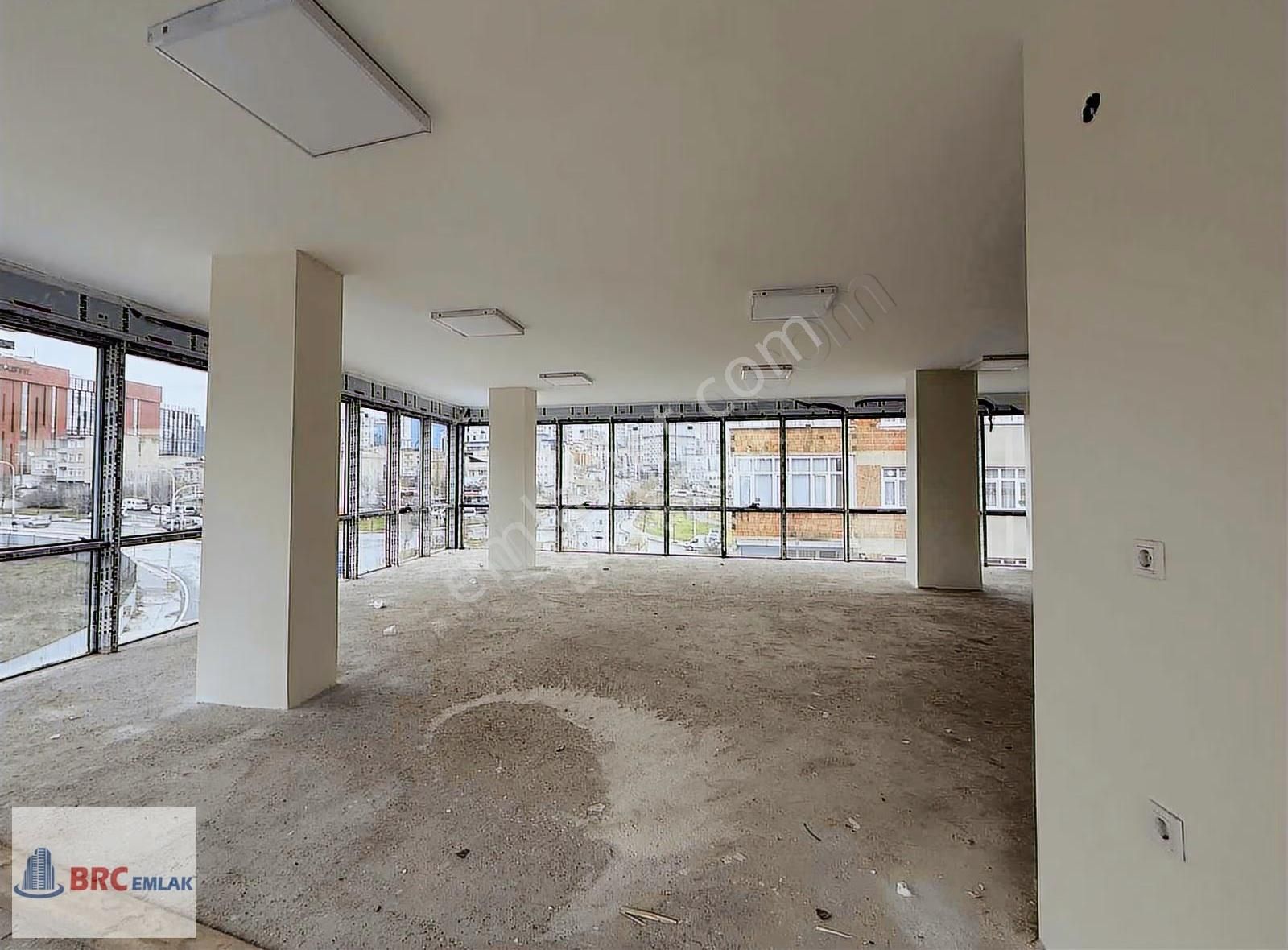 Bağcılar Mahmutbey Ordu Caddesin Komple Sıfır Kiralık Köşe Bina - Görsel 15