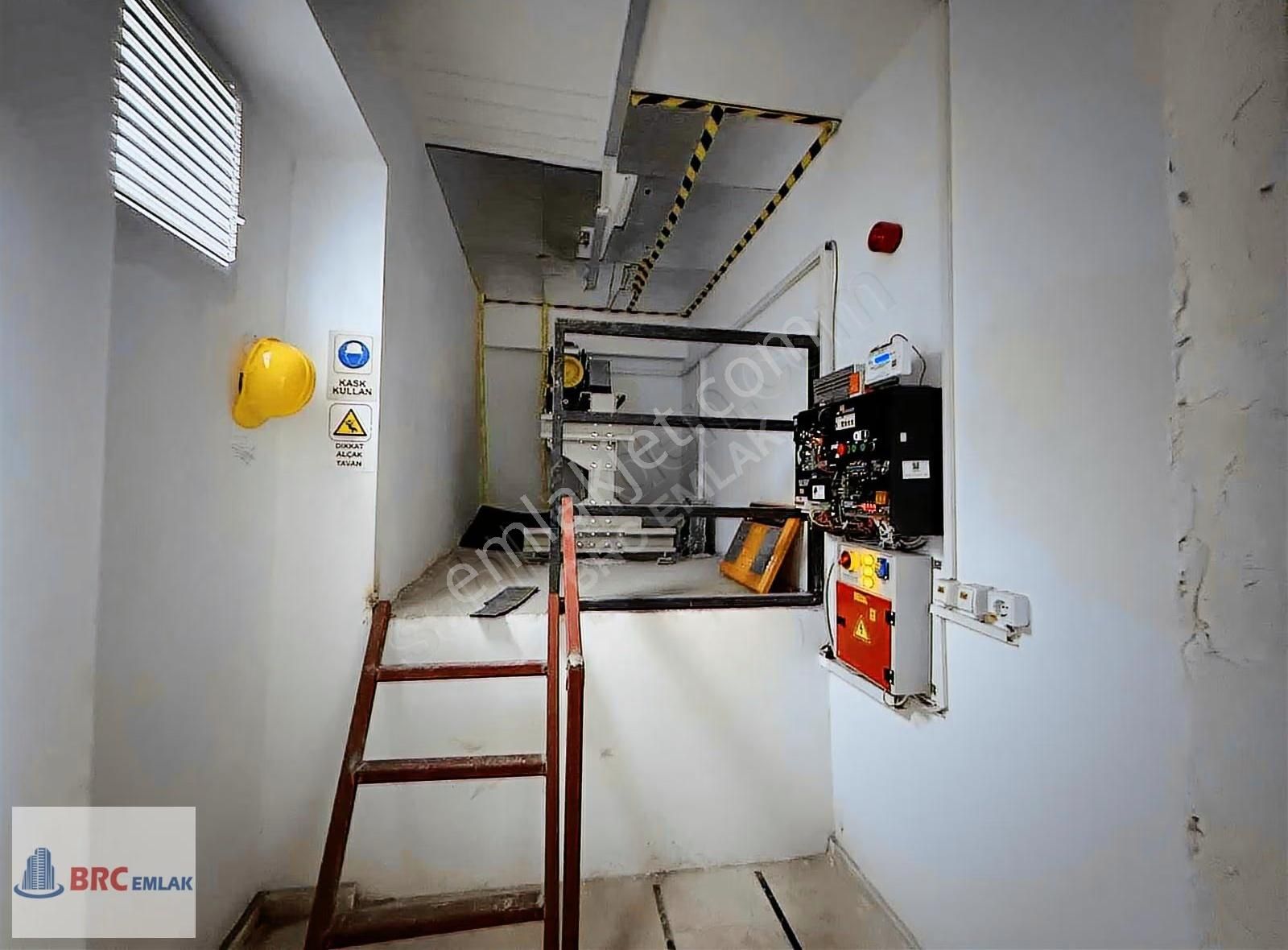 Bağcılar Mahmutbey Ordu Caddesin Komple Sıfır Kiralık Köşe Bina - Görsel 9