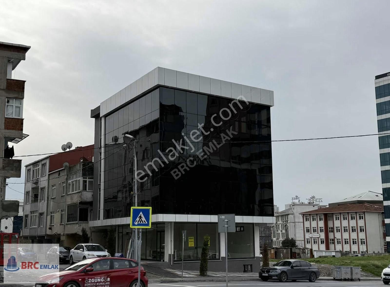 Bağcılar Mahmutbey Ordu Caddesin Komple Sıfır Kiralık Köşe Bina - Görsel 11