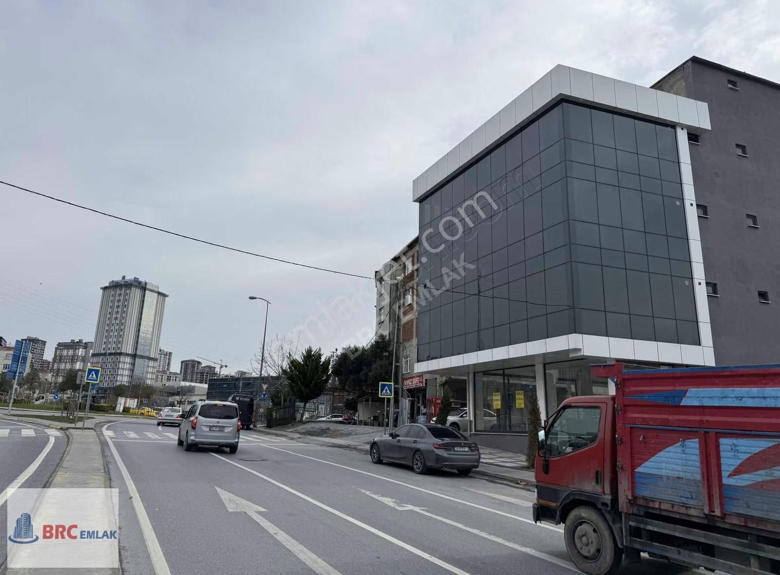 Bağcılar Mahmutbey Ordu Caddesin Komple Sıfır Kiralık Köşe Bina - Görsel 27