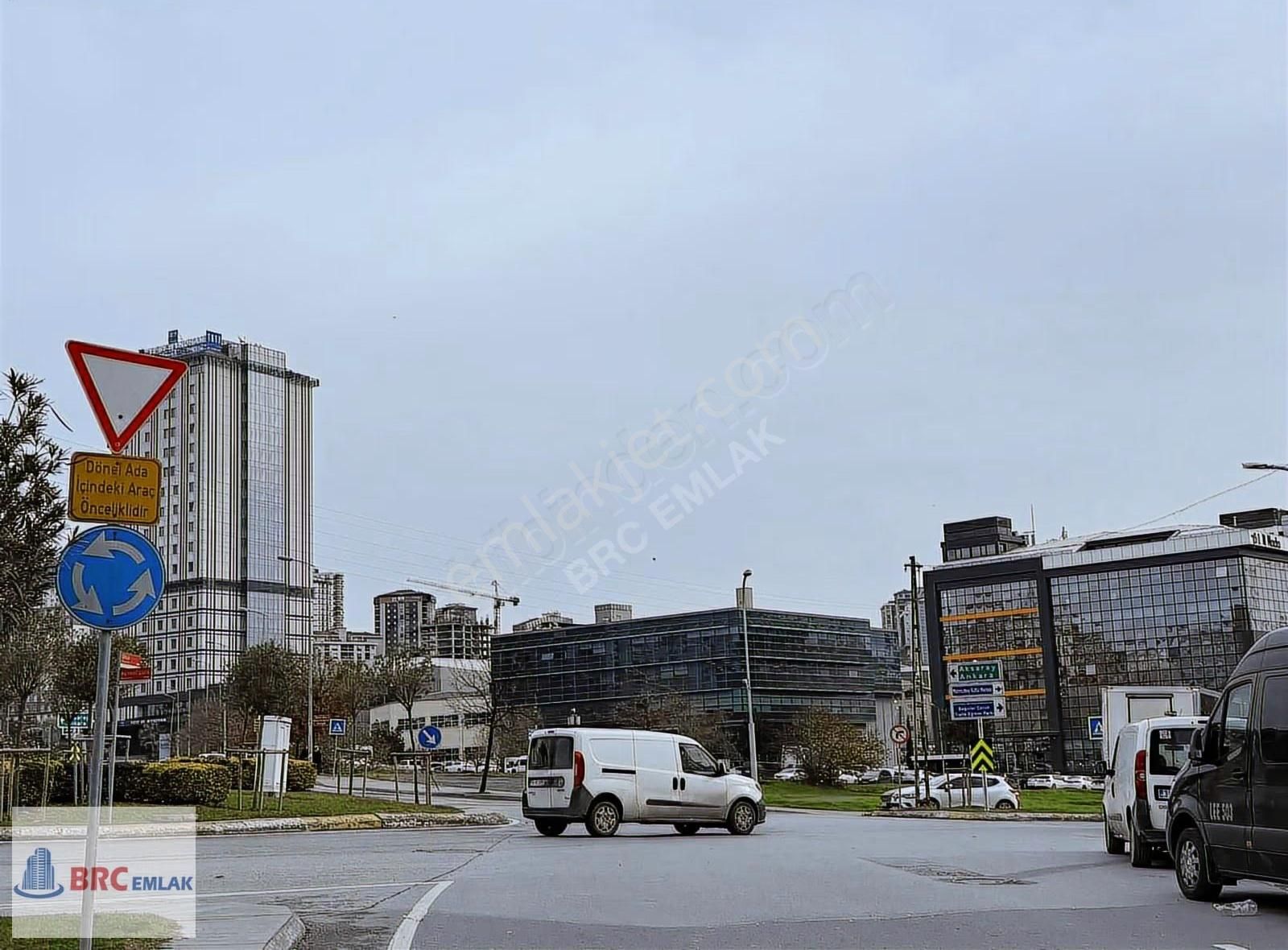 Bağcılar Mahmutbey Ordu Caddesin Komple Sıfır Kiralık Köşe Bina - Görsel 18