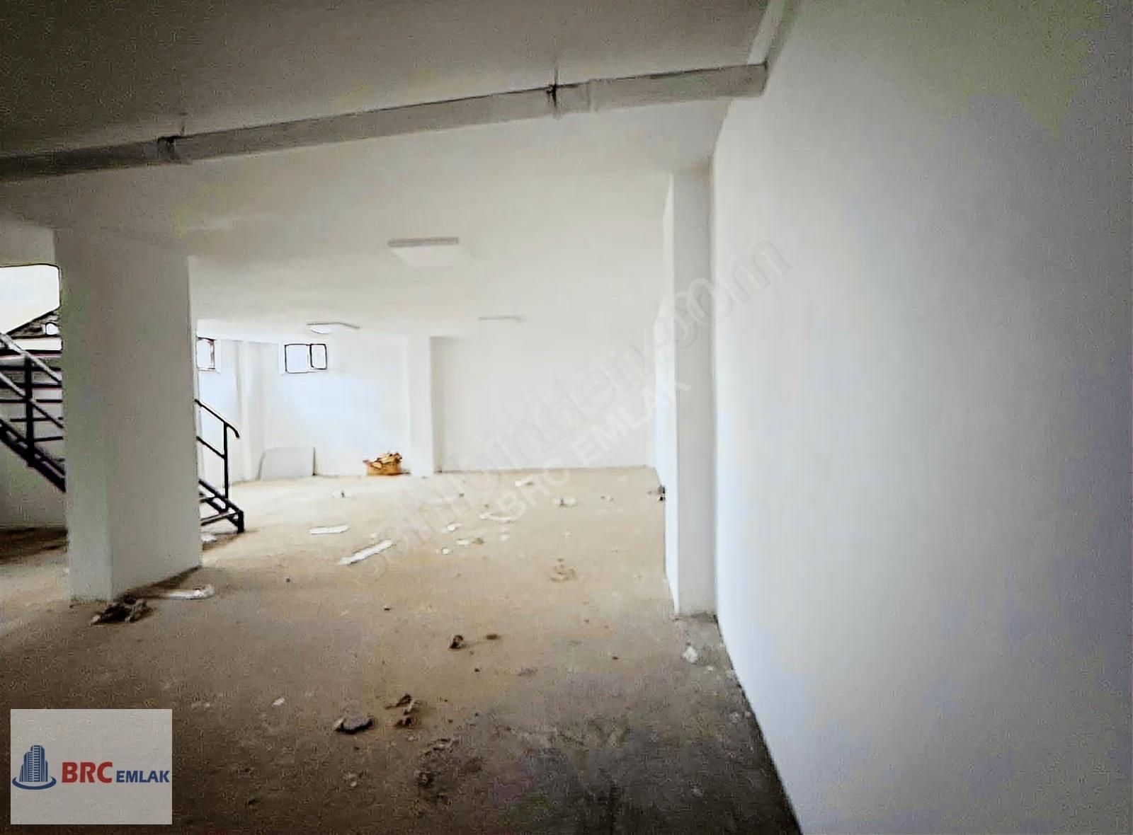 Bağcılar Mahmutbey Ordu Caddesin Komple Sıfır Kiralık Köşe Bina - Görsel 32