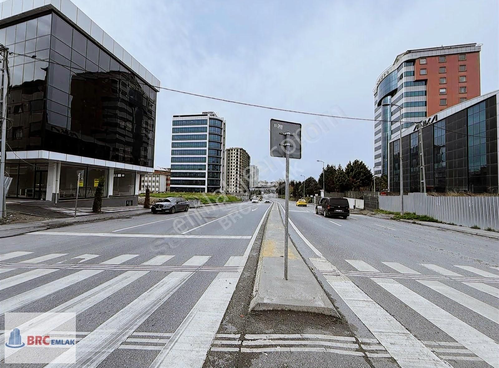 Bağcılar Mahmutbey Ordu Caddesin Komple Sıfır Kiralık Köşe Bina - Görsel 28