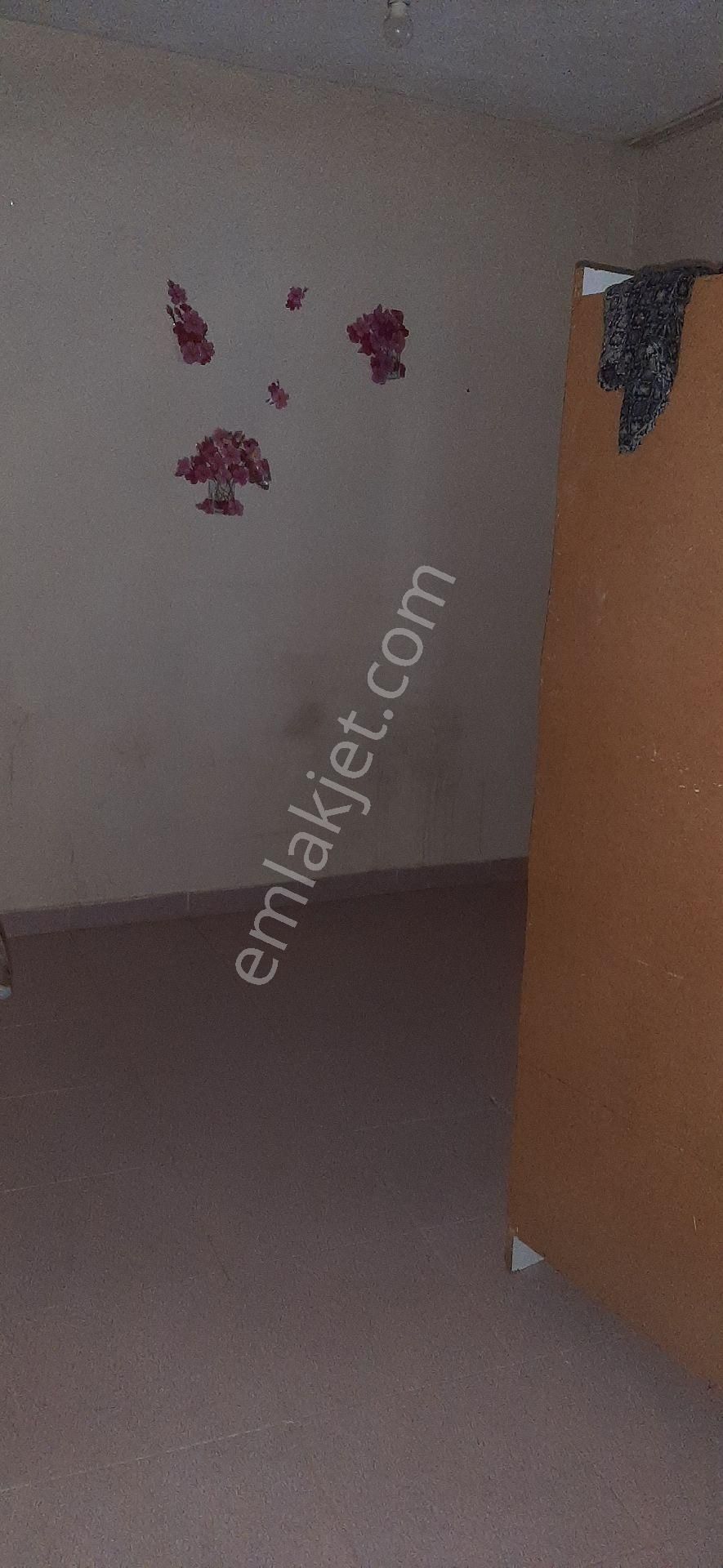 Karabaglar Selvili Mahalleside Kiralık 2+1 Daire - Görsel 6