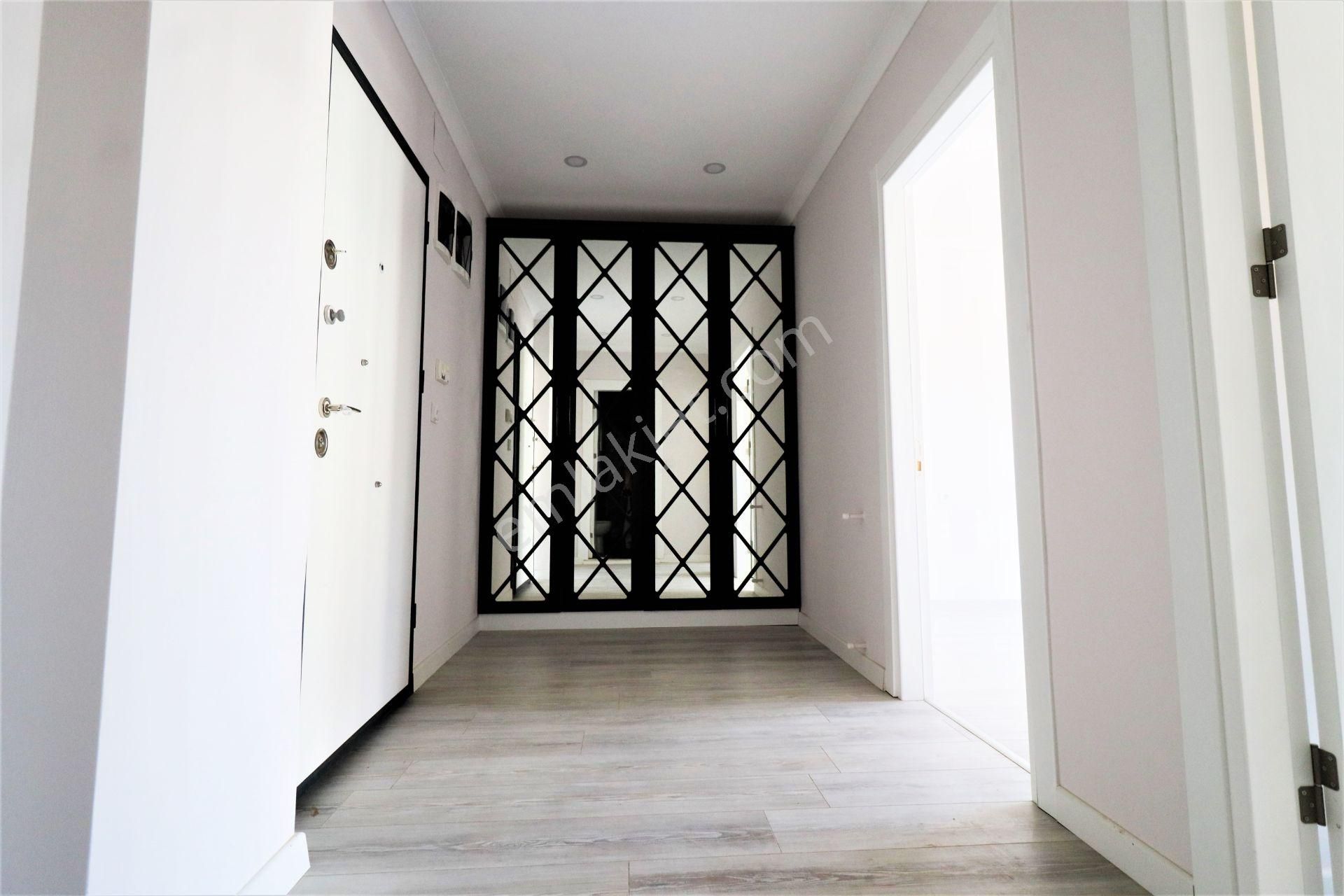 Aygül'den Akçay'da Sıfır Ön Cephe Ara Kat Doğalgazlı Asansörlü Kapalı Otoparklı 1+1 Satılık Daireler - Görsel 26
