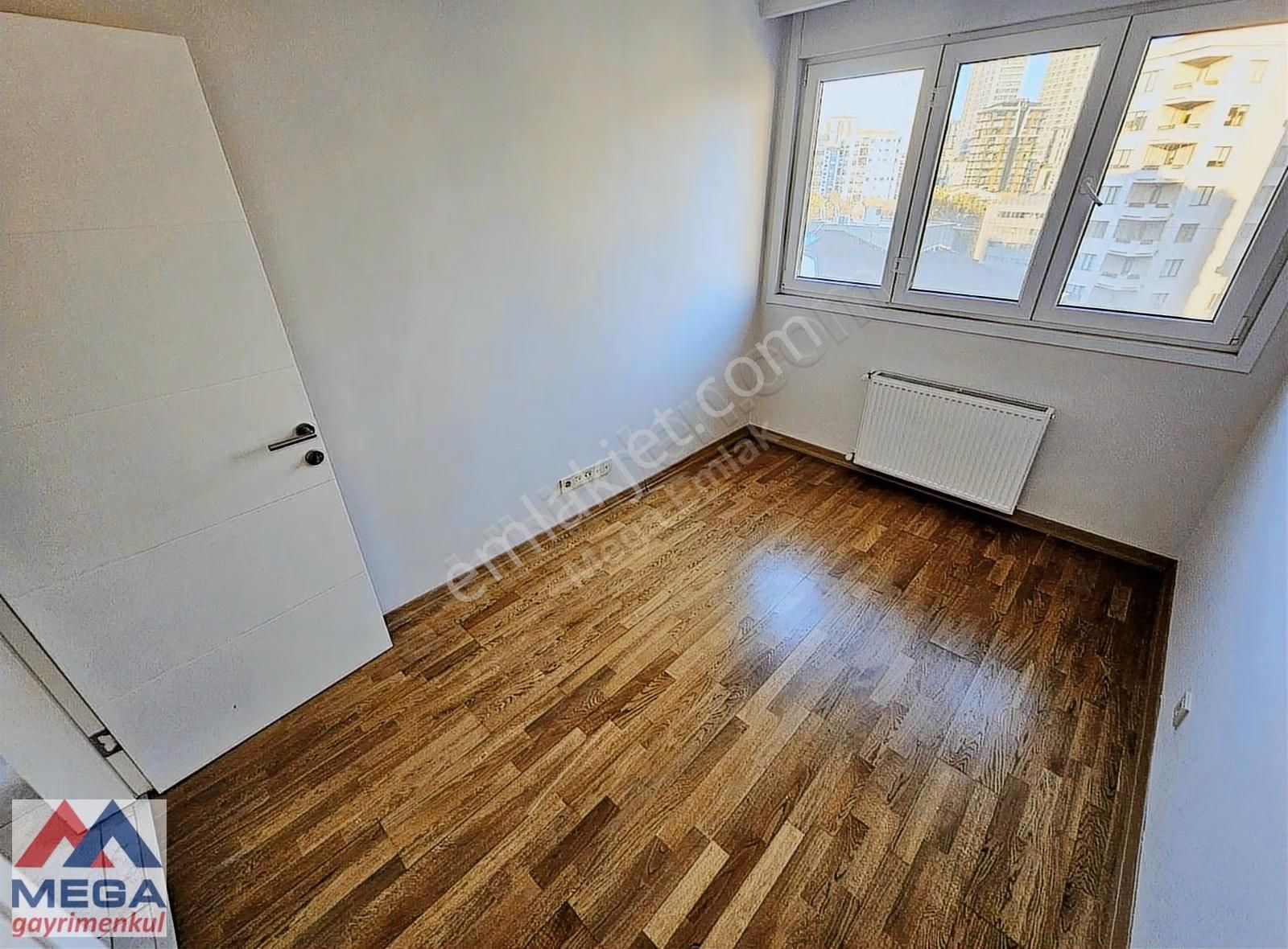 Mega'dan Yetkili Fenerbahçe De 130m2 3+1 Balkonlu Ferah Kiralık - Görsel 7