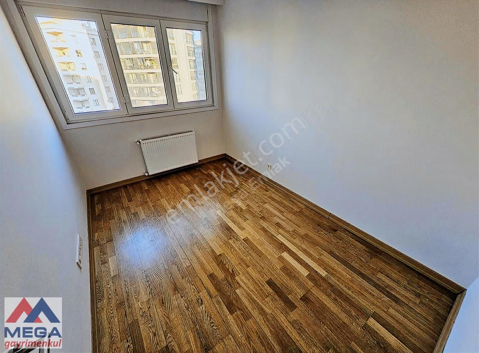 Mega'dan Yetkili Fenerbahçe De 130m2 3+1 Balkonlu Ferah Kiralık - Görsel 5