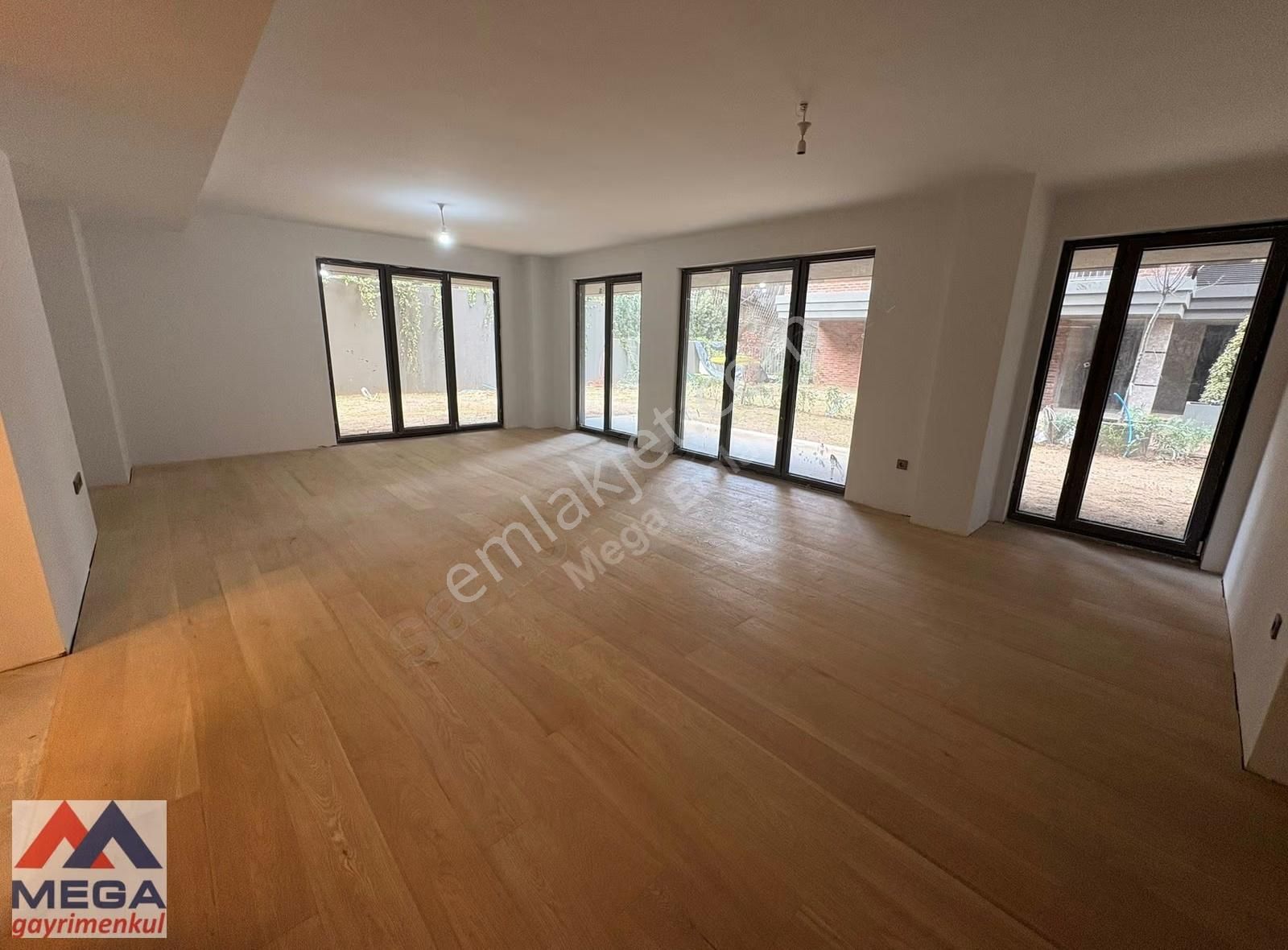 Çengelköy Yüzme Havuzlu Güvenlikli Site Bahçe Dubleksi Sıfır 4+1