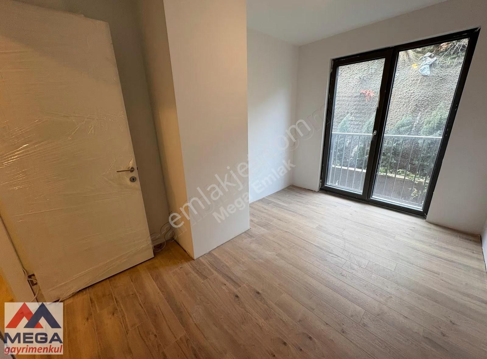 Çengelköy Yüzme Havuzlu Güvenlikli Site Bahçe Dubleksi Sıfır 4+1 - Görsel 29