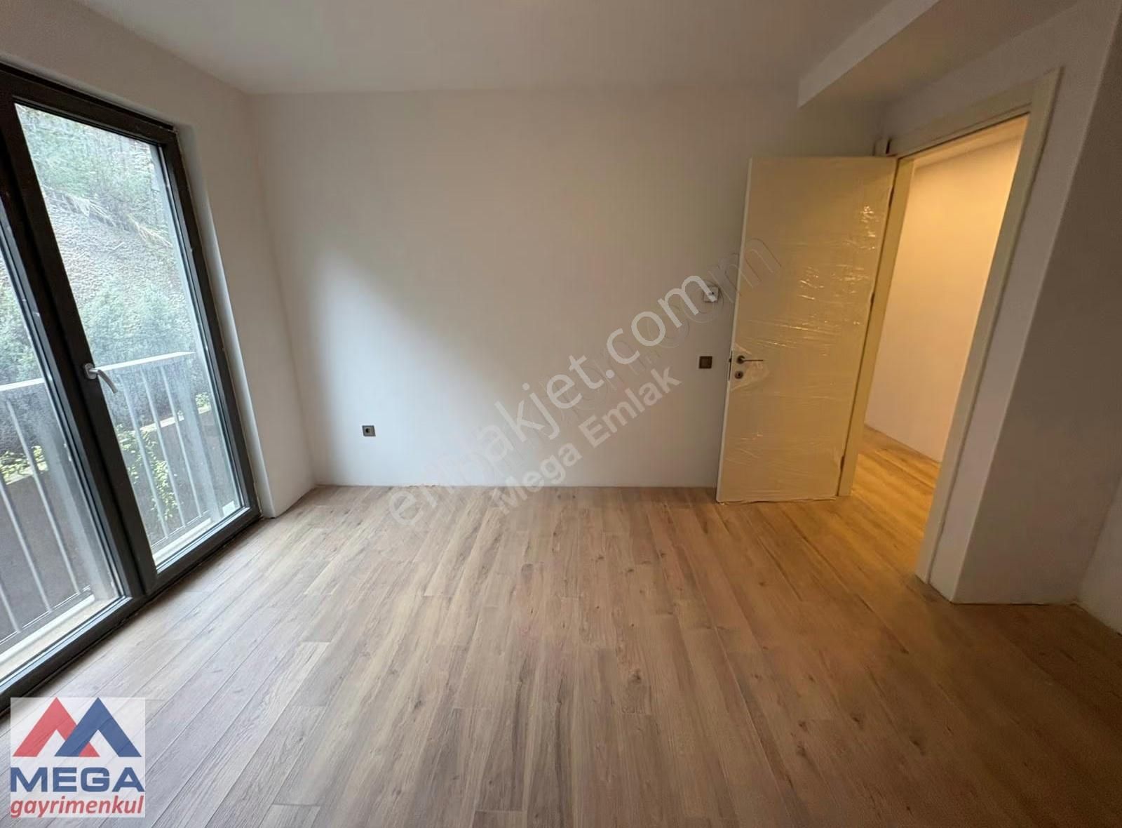 Çengelköy Yüzme Havuzlu Güvenlikli Site Bahçe Dubleksi Sıfır 4+1 - Görsel 35