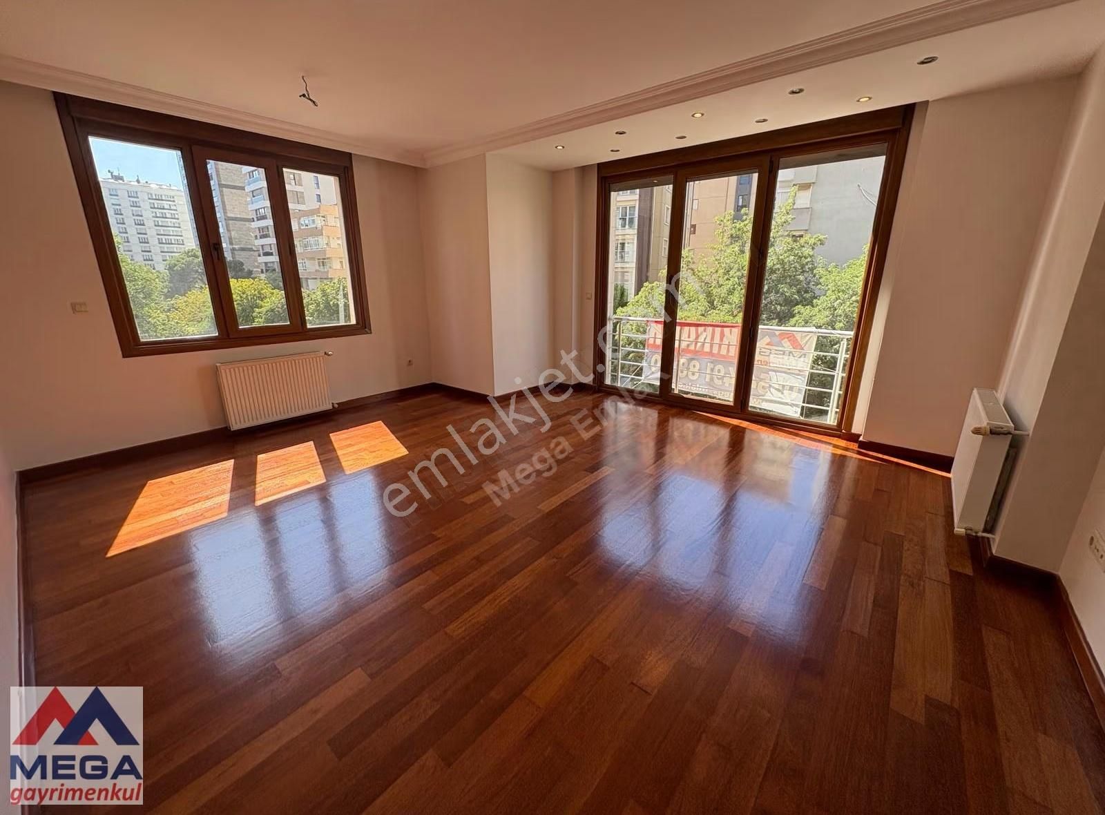 Fenerbahçe Orduevi Caddesi Üzerinde Masrafsız Satılık 3+1 Daire