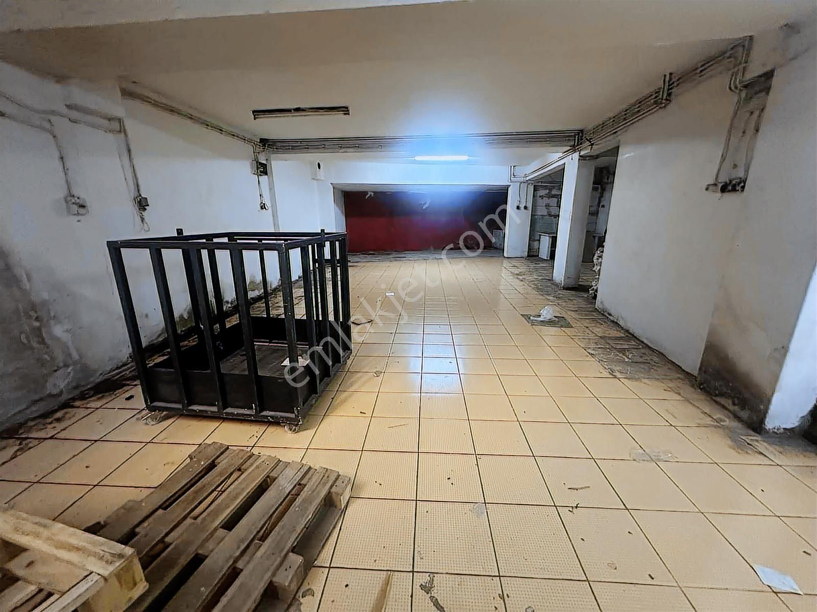 Karabağlar Ana Cadde Yakını 3 Katlı 250 M2 Kiralık Dükkan - Görsel 12