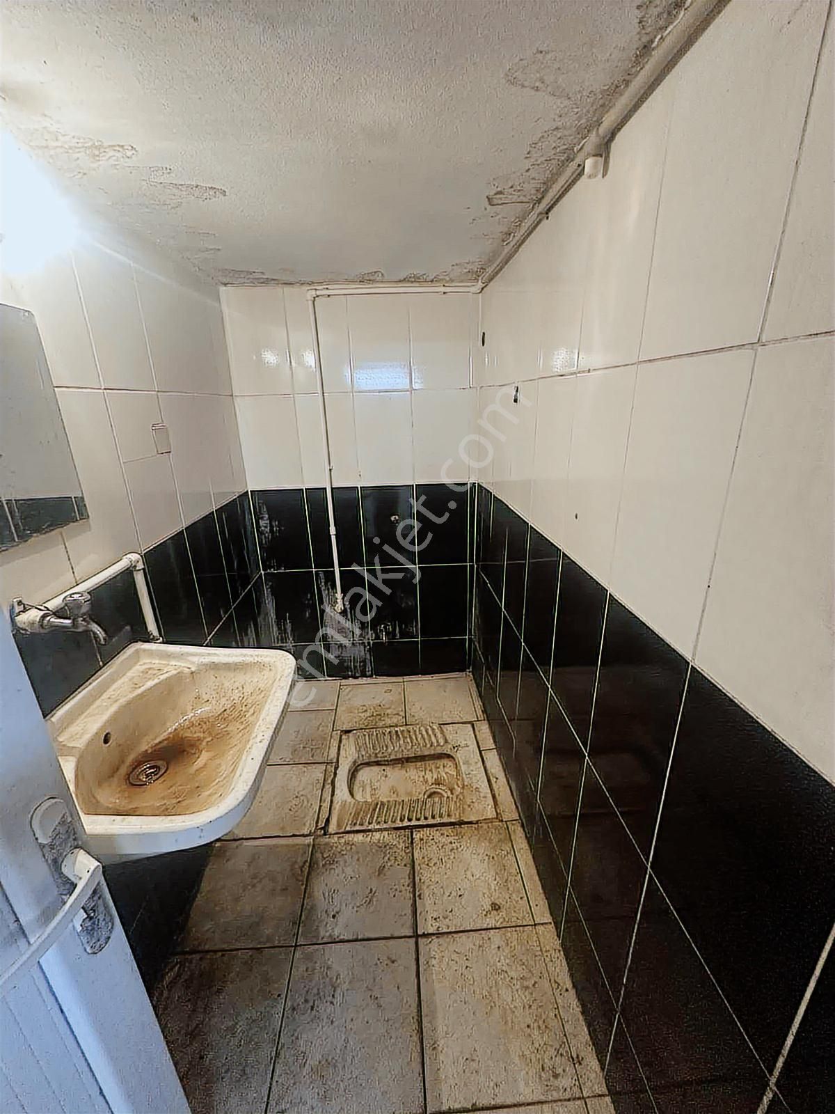Karabağlar Ana Cadde Yakını 3 Katlı 250 M2 Kiralık Dükkan - Görsel 10